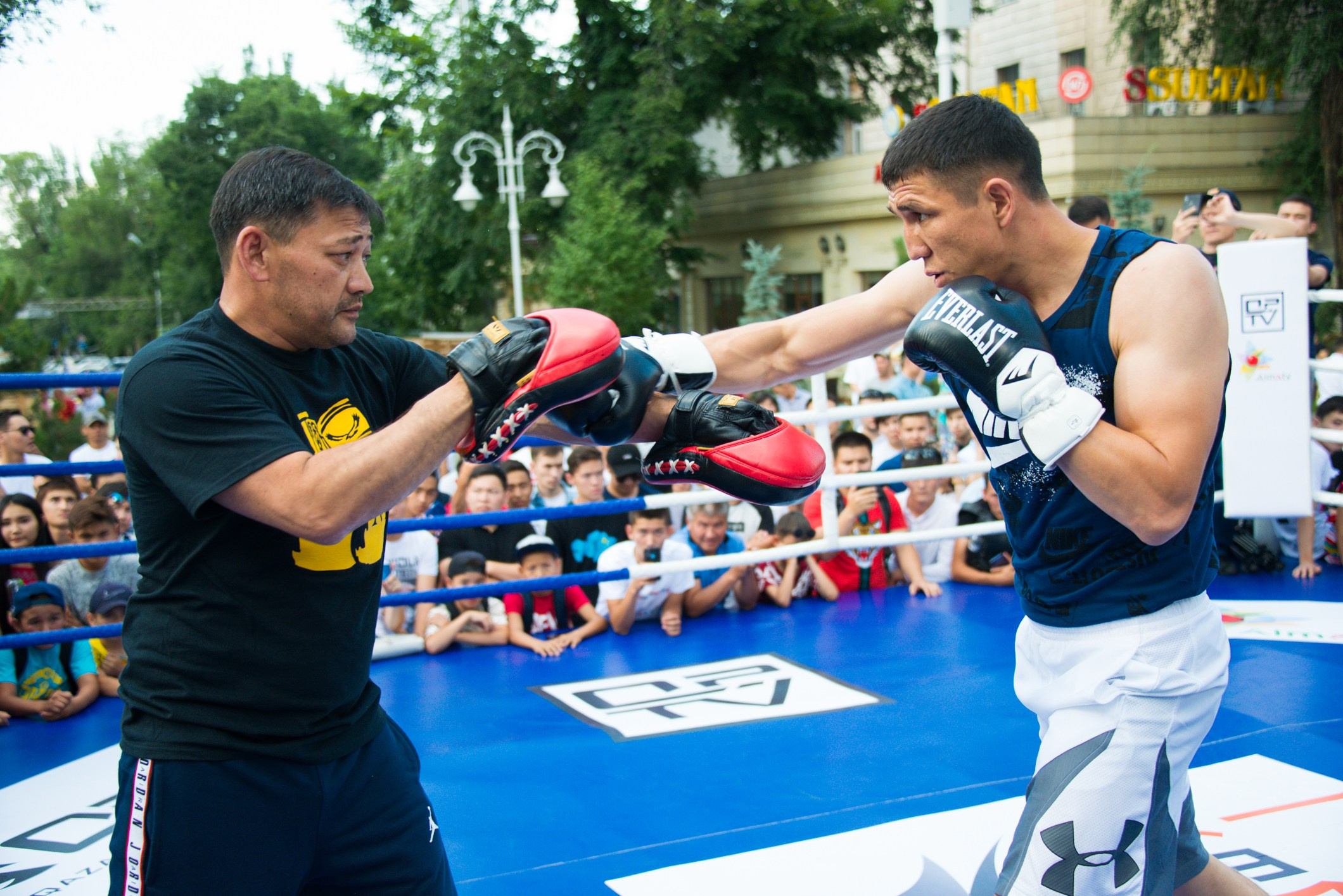 Бокс. Фотосъёмка. Фотограф Сергей Авдеев-семейный и детский фотограф в Алматы