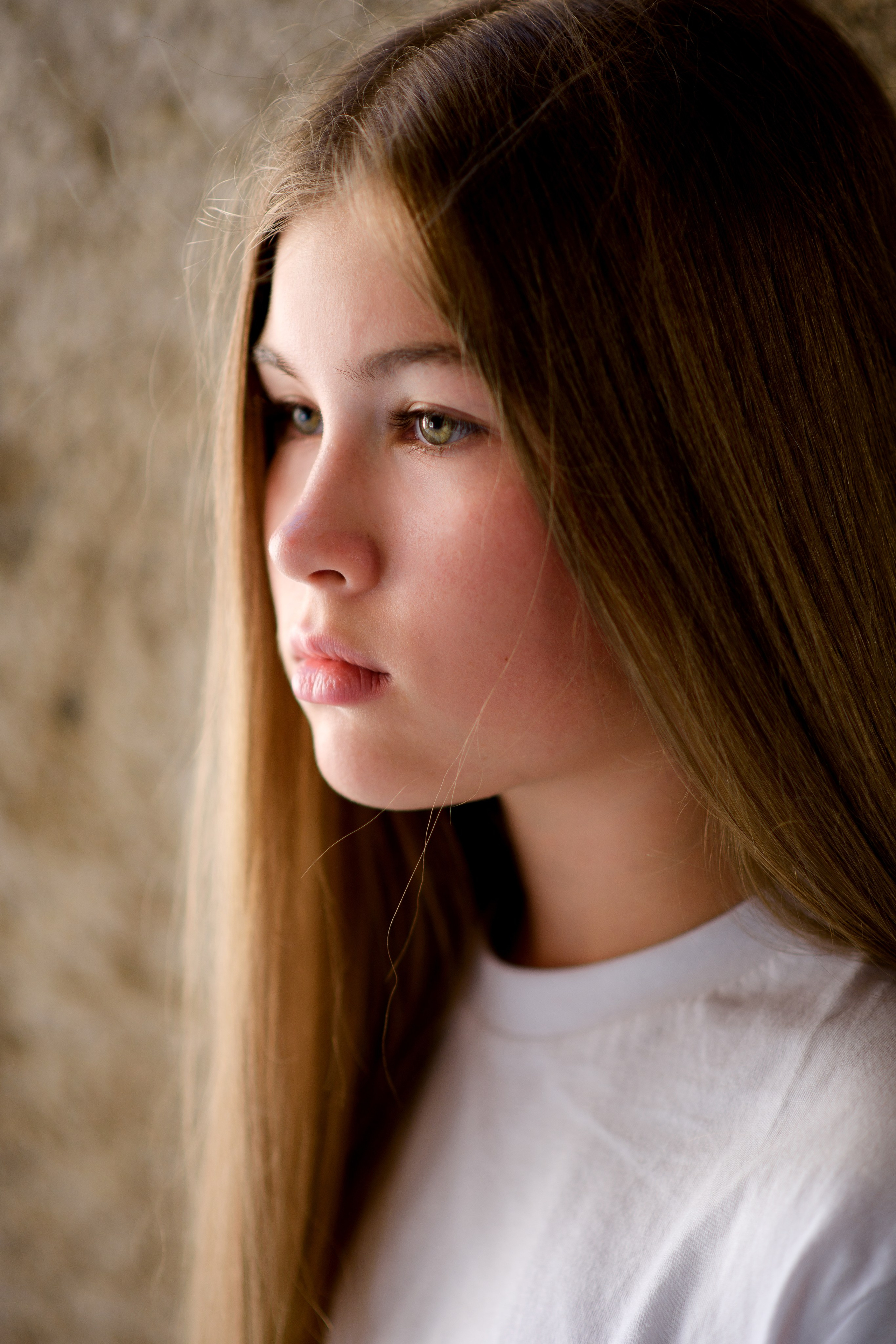 Фотосессия девочки подростка в старом городе. Главная