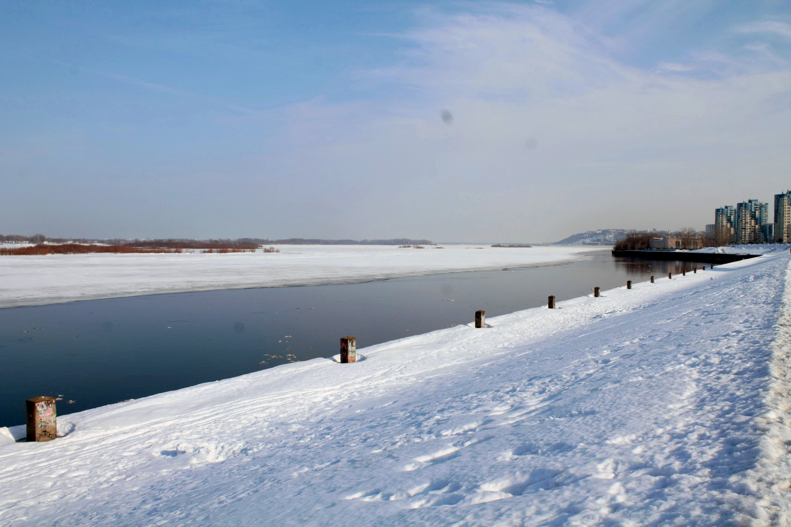 Весенняя прогулка по набережной Волги. Isaev-foto.ru