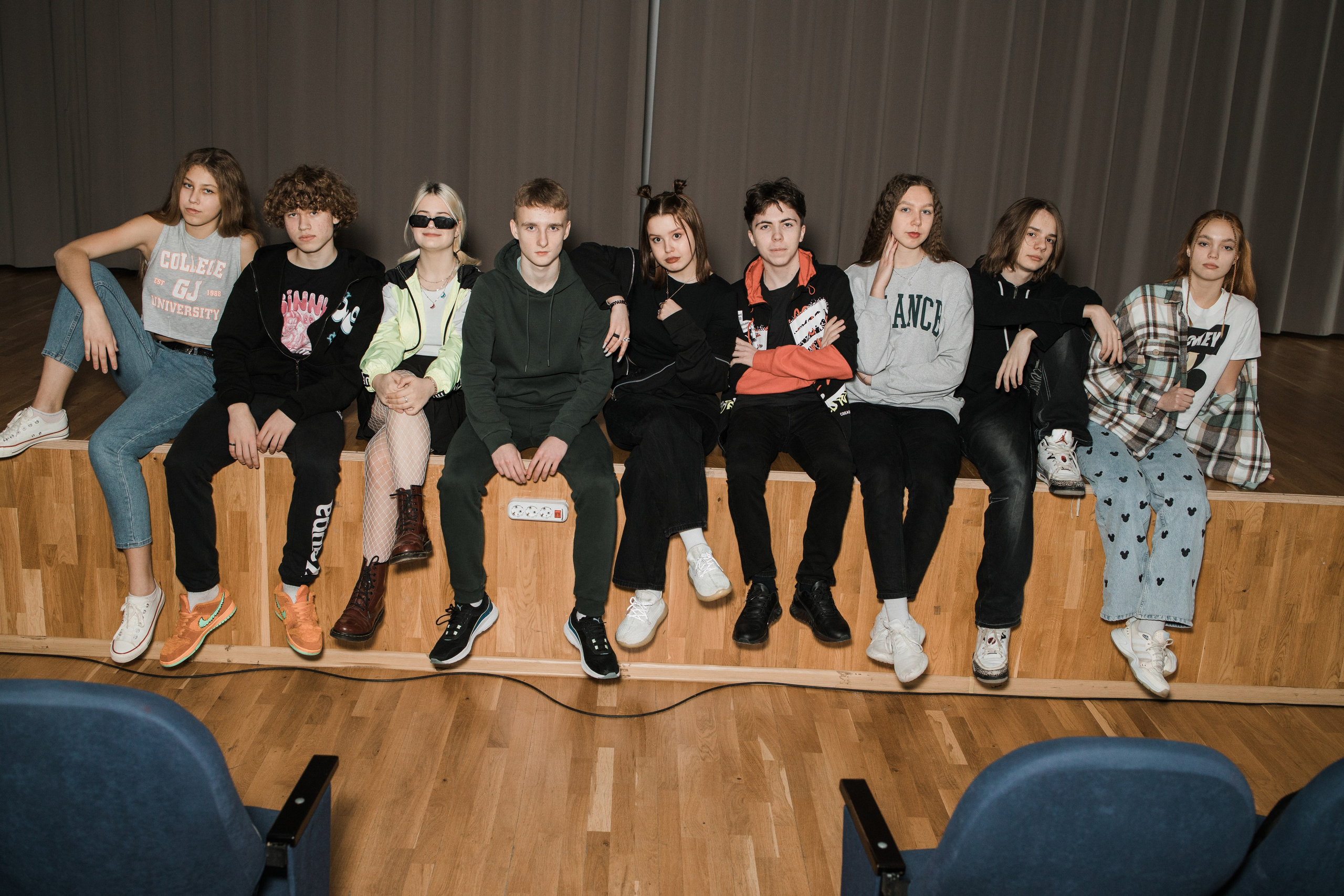 Современная фотосессия для выпускников 9 классов. Выпускные альбомы в Серпухове