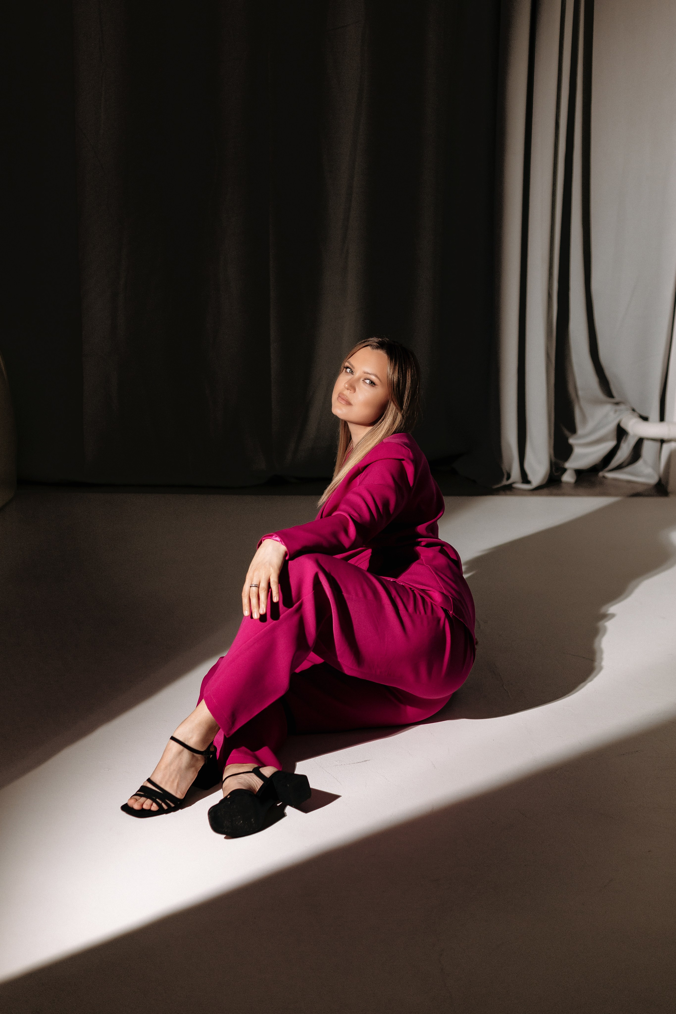 Персональная съёмка с цветным светом. Свадебный фотограф Пермь