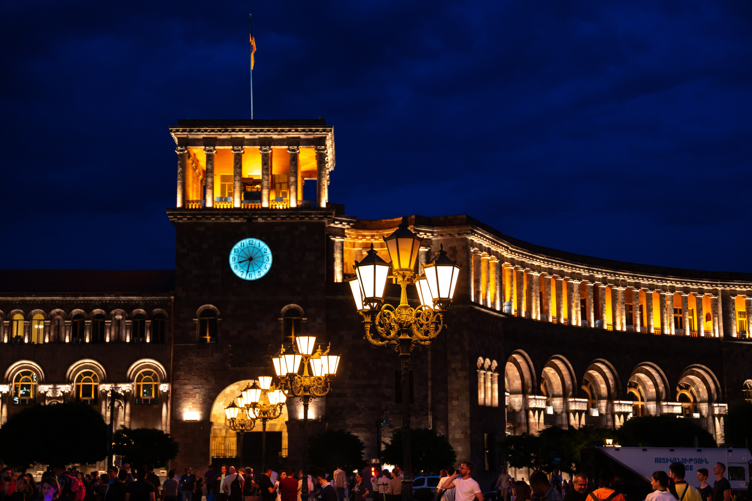 ЕРЕВАН. ПОБУДЬ ЗДЕСЬ И ЦЕЛЕЕ БУДЕТ ЭТОТ МИР