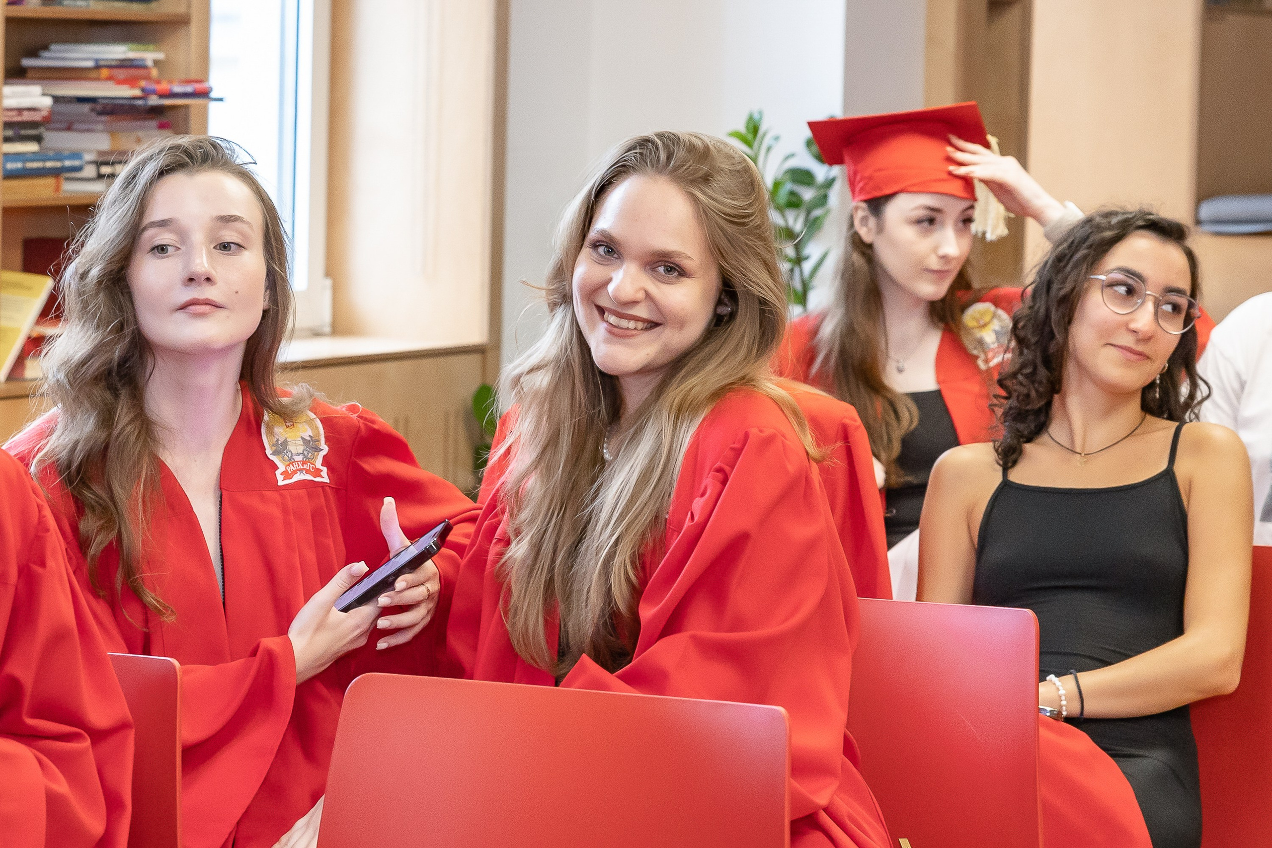 Вручение дипломов об окончании обучения в Президентской академии РАНХиГС. Фотограф Владимир Охрименко