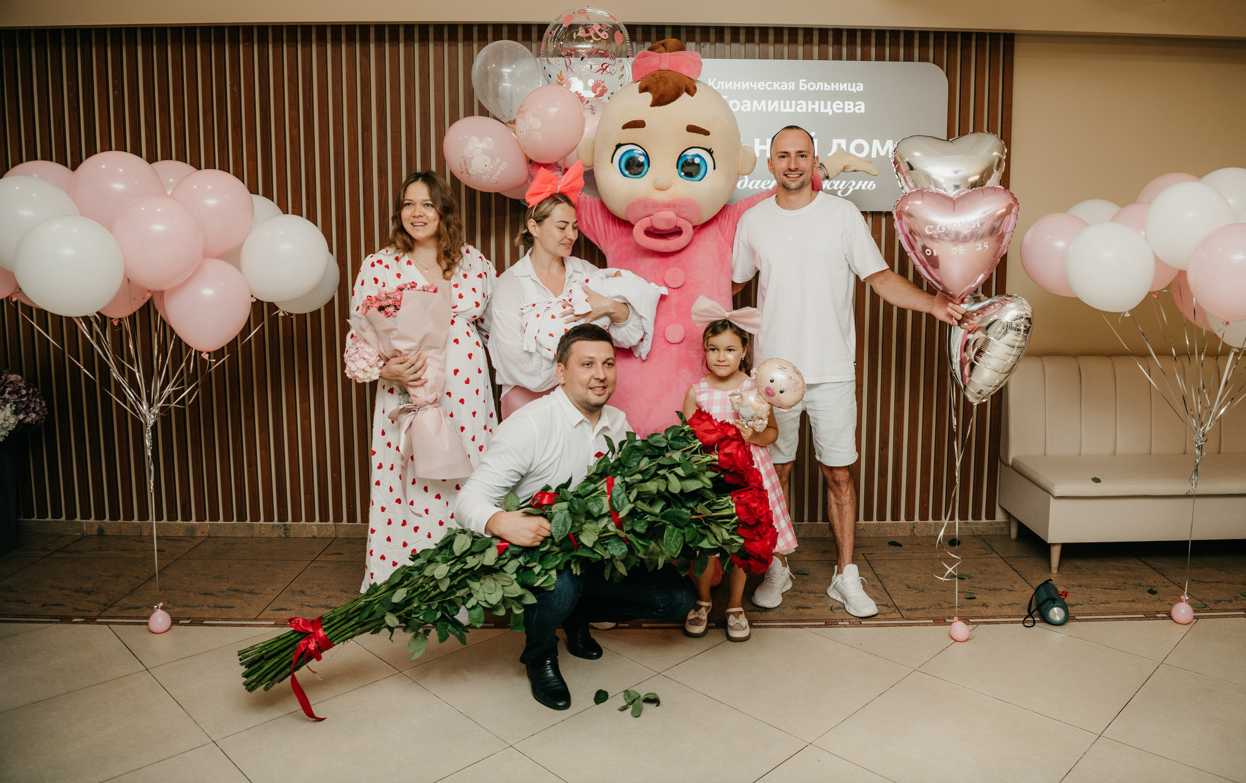 Выписка Софии в ГКБ Ерамишанцева. Фотограф на выписку из роддома в Москве и МО