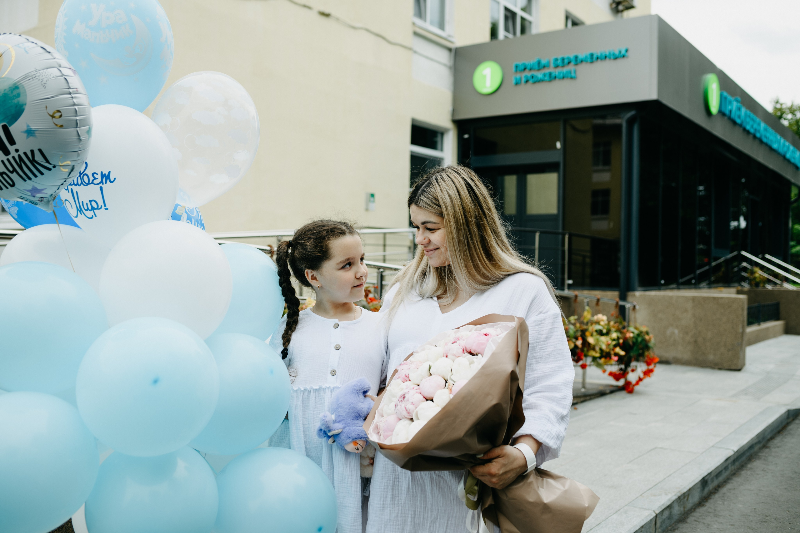 Выписка Дмитрия в ГКБ Ерамишанцева. Фотограф на выписку из роддома в Москве и МО