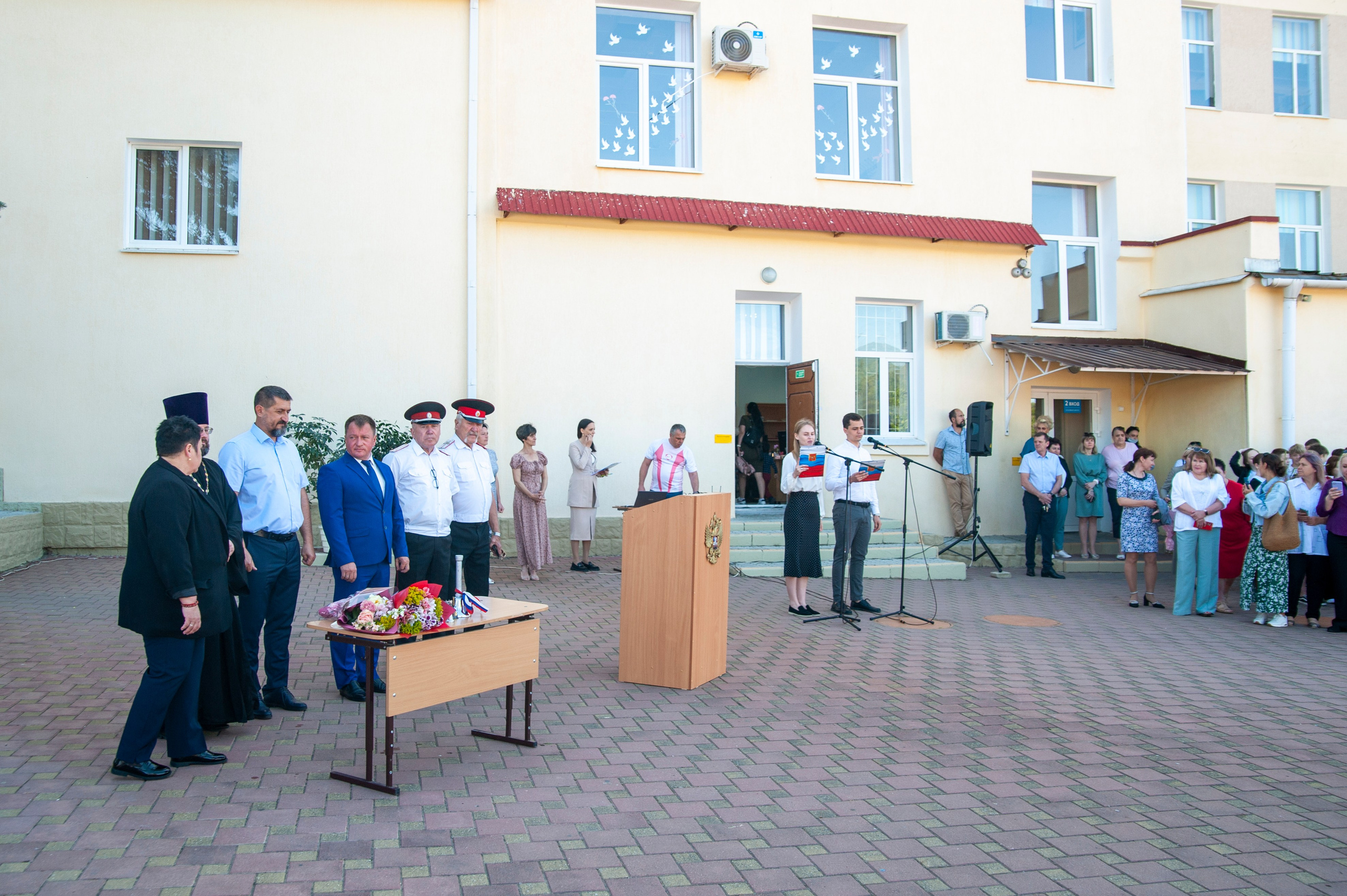 Последний Звонок МАОУ СОШ № 17 им. Эдуарда Есаяна — Архипо-Осиповка. Свадебный и семейный фотограф Денис Лукьянов в Краснодаре, Краснодарском крае и Республике Крым