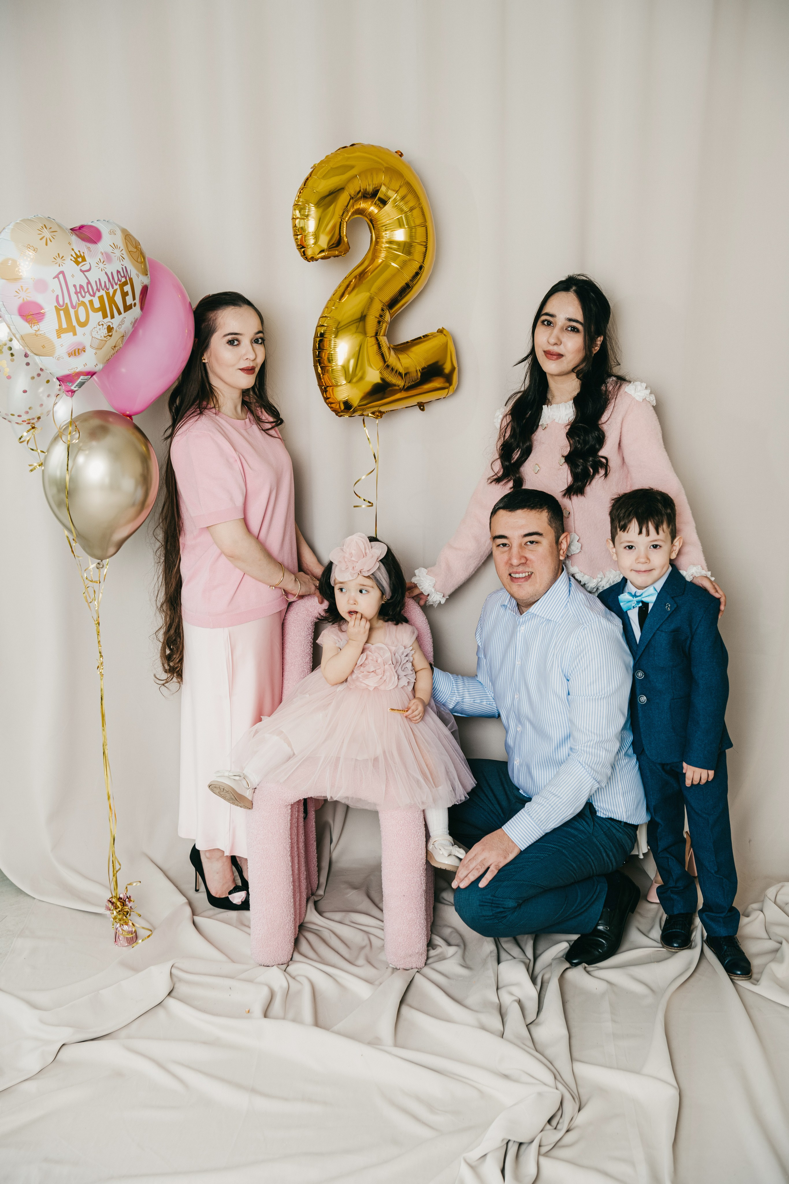 Майя с семьей. Фотограф на выписку из роддома в Москве и МО