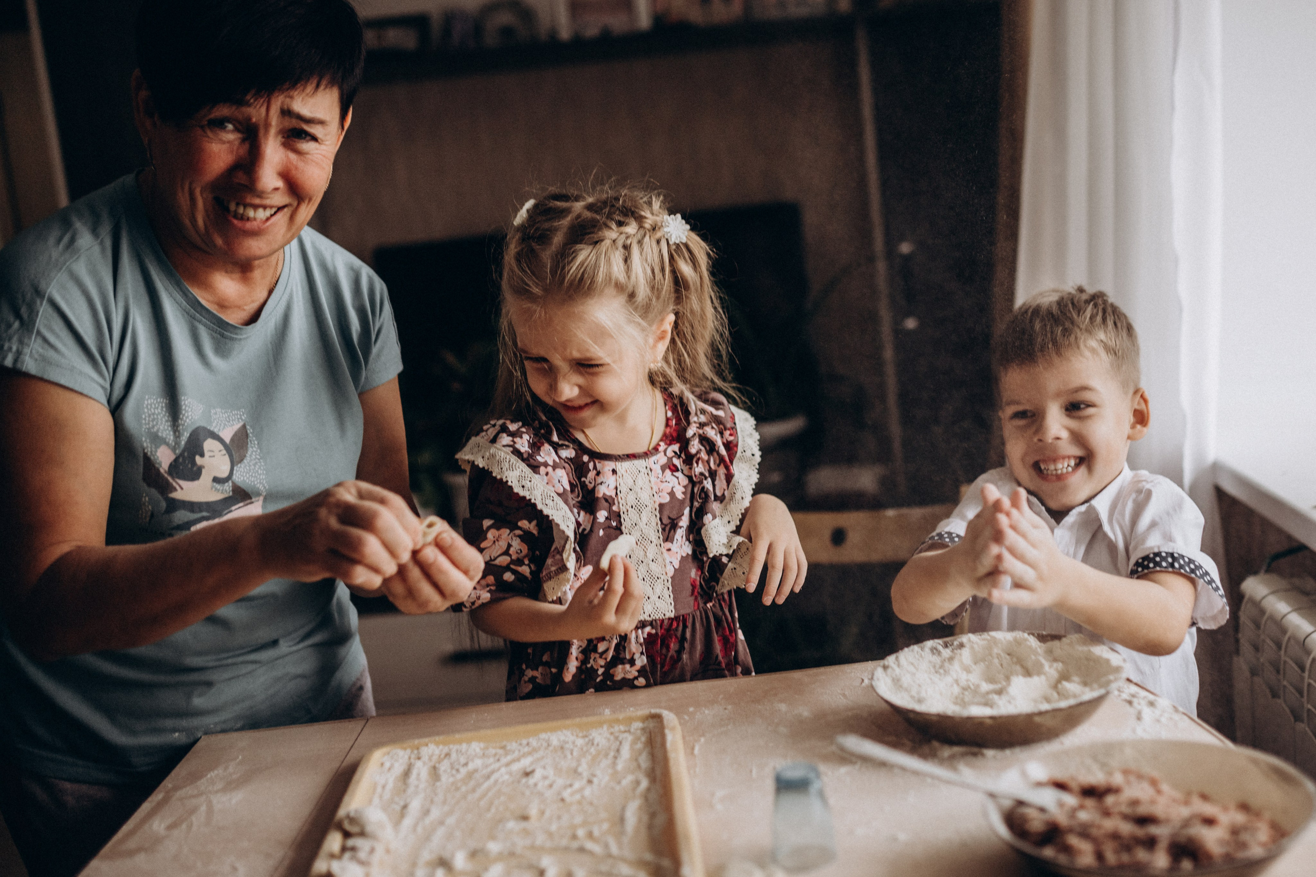 Бабушка с внуками. Семейный фотограф lifestyle в Новосибирске Елена Шпилевая