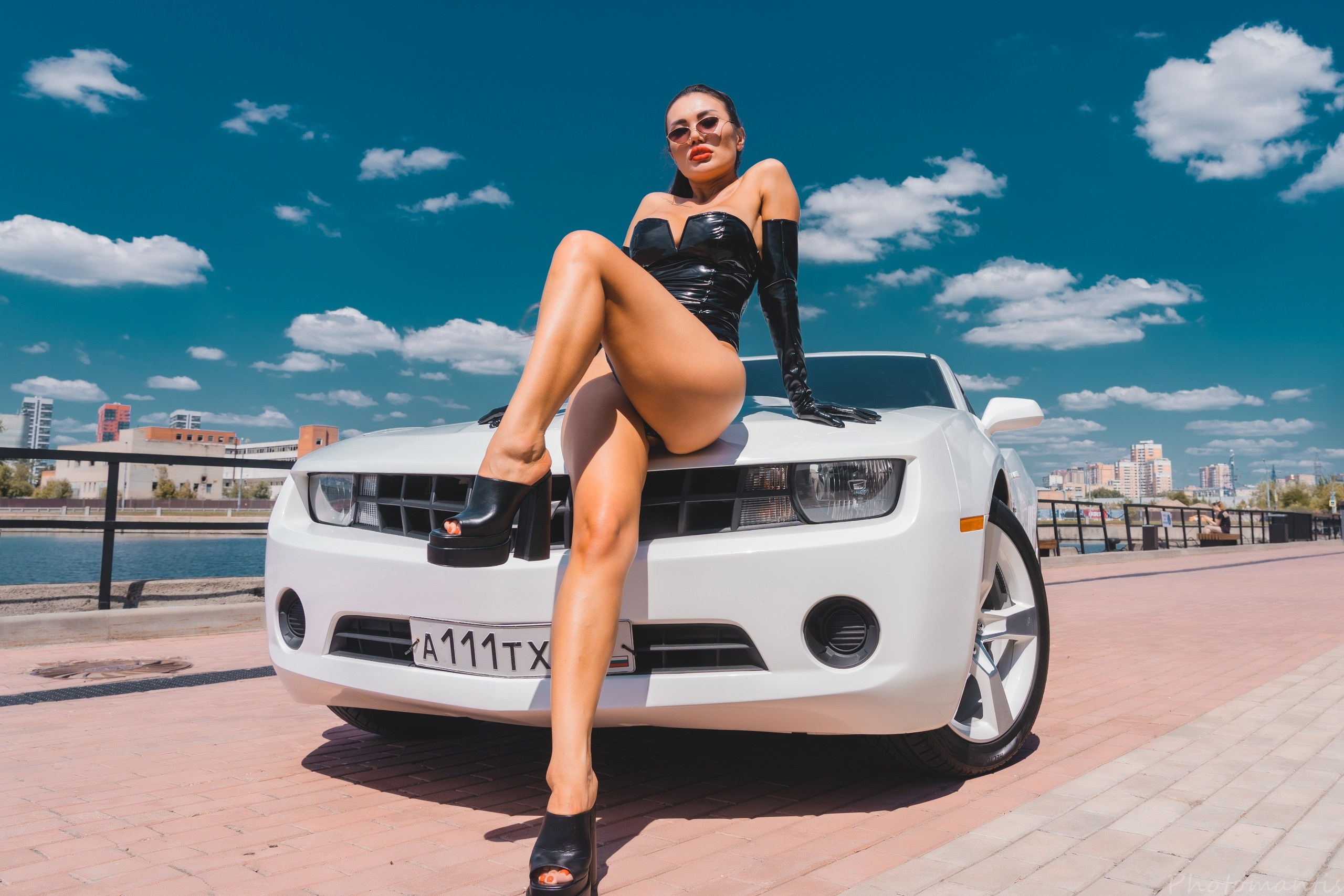 Девушки с авто. Photomantis