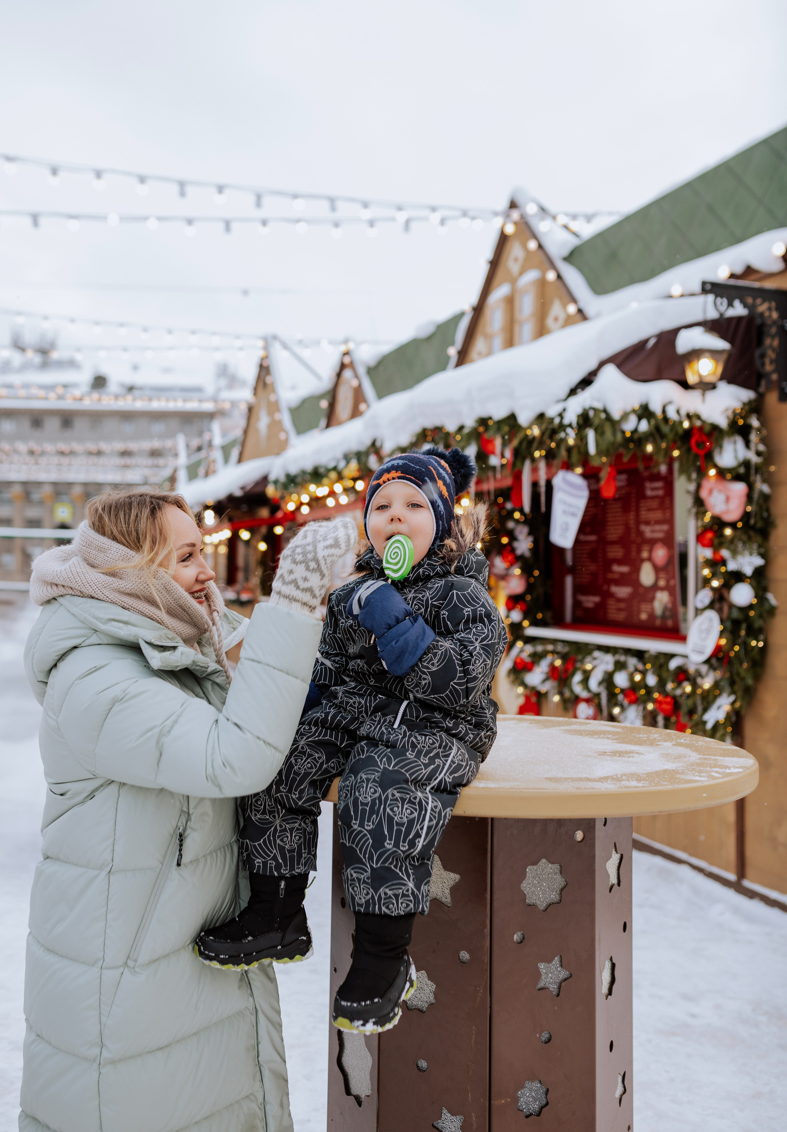 Семейная, Манежная площадь