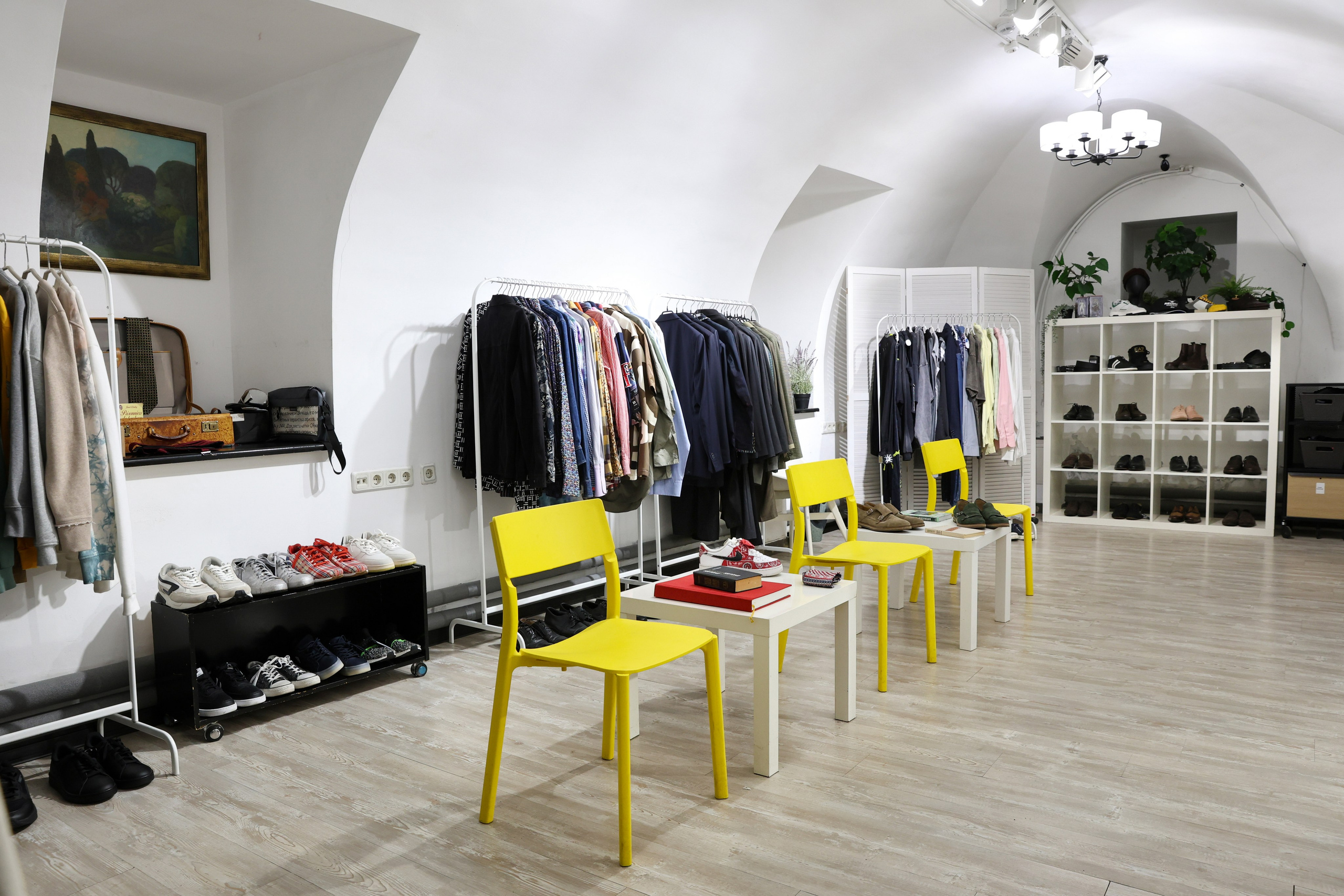 Магазины Charity Shop. Фотограф Дарья Попова