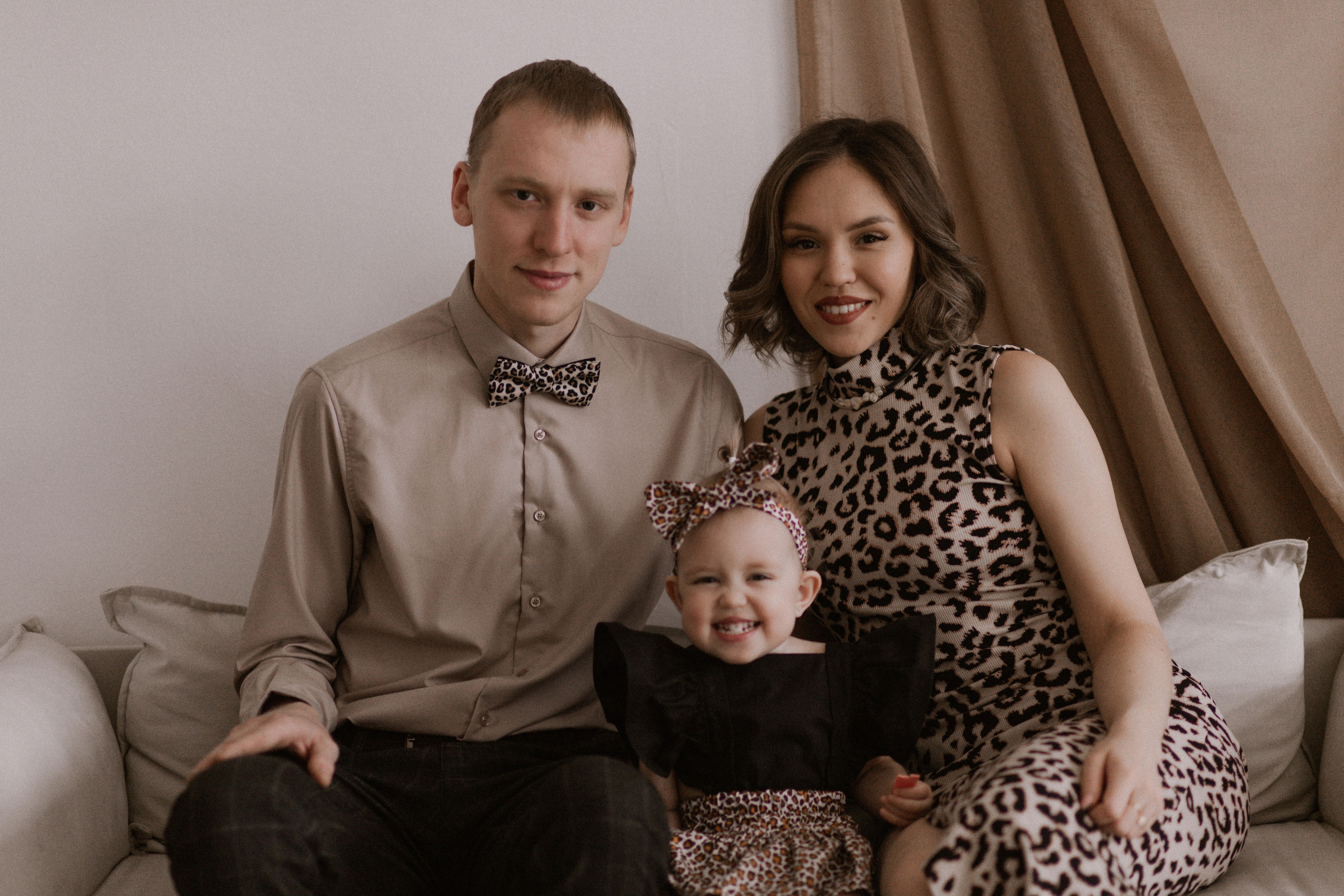 Олеся, Есения и Артём. Главная