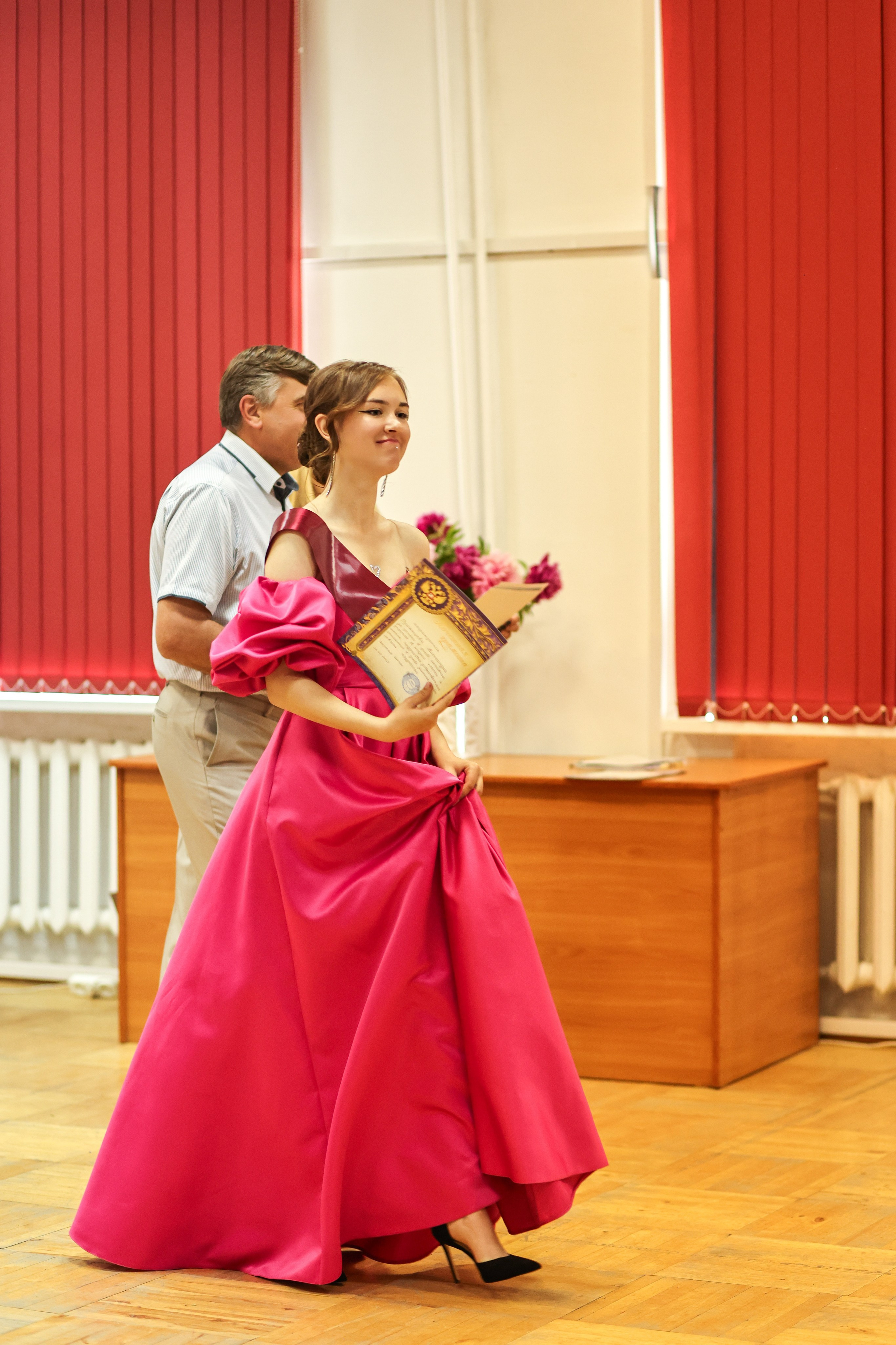 Вручение аттестатов. Школа № 7, выпускники 11 класса 2023 г. Студия выпускных альбомов Остров