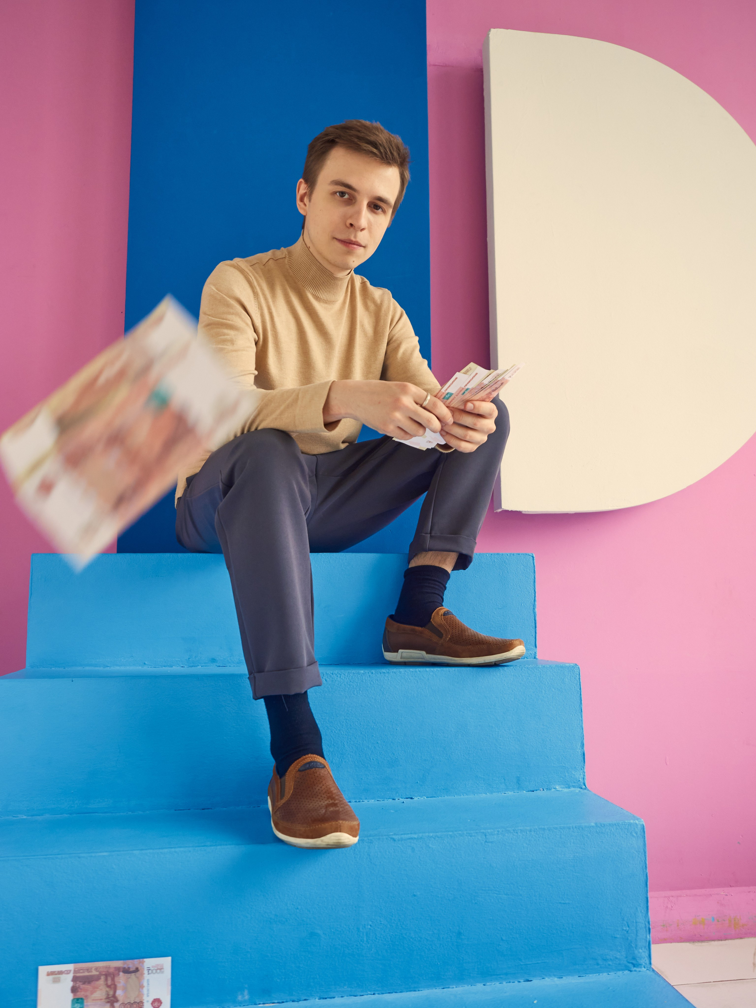 Павел (наставник коучей и комик). Главная