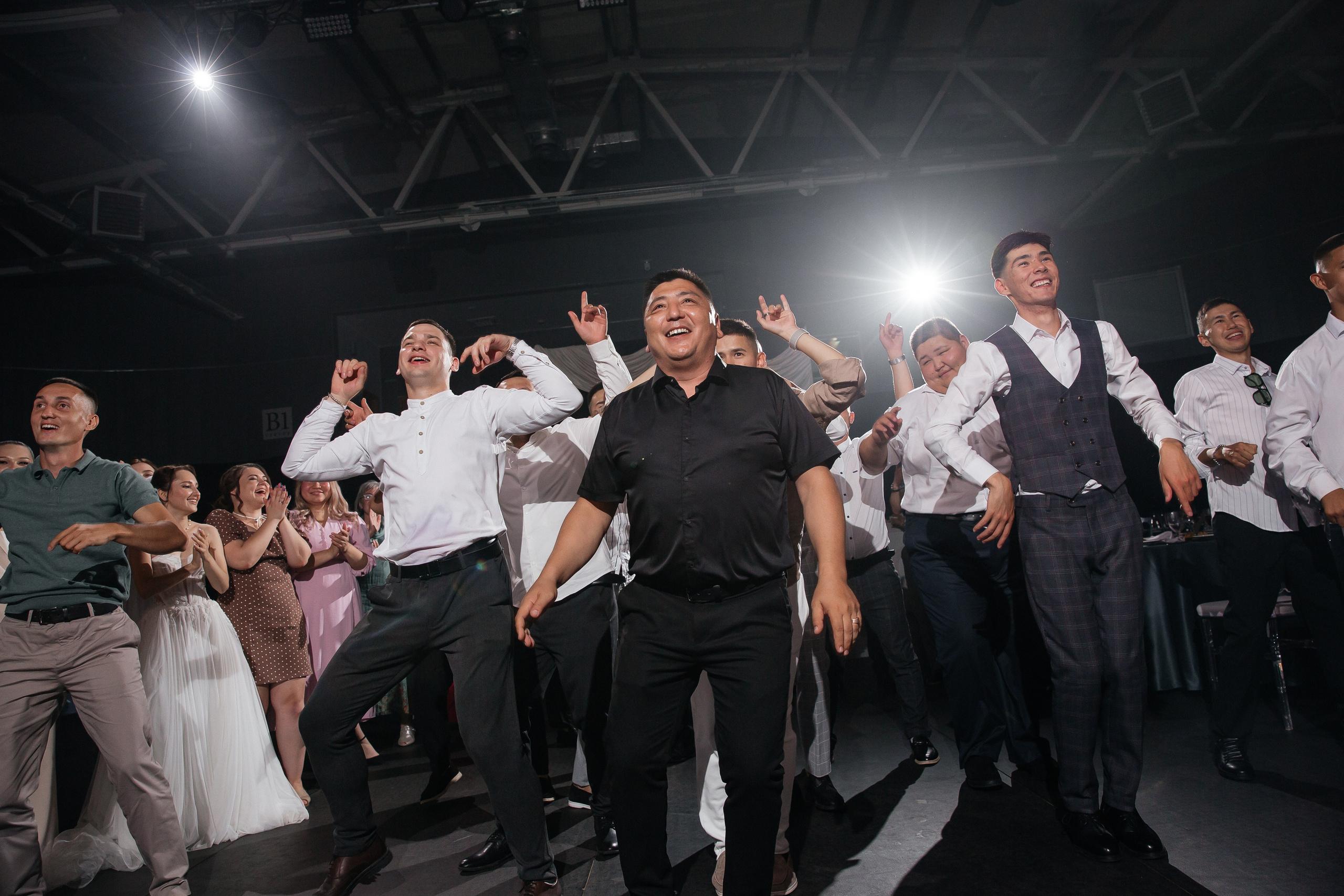 Уютная свадьба — Аскар и Катя на Марсовом поле. Свадебный фотограф в Оренбурге Илья Володьков