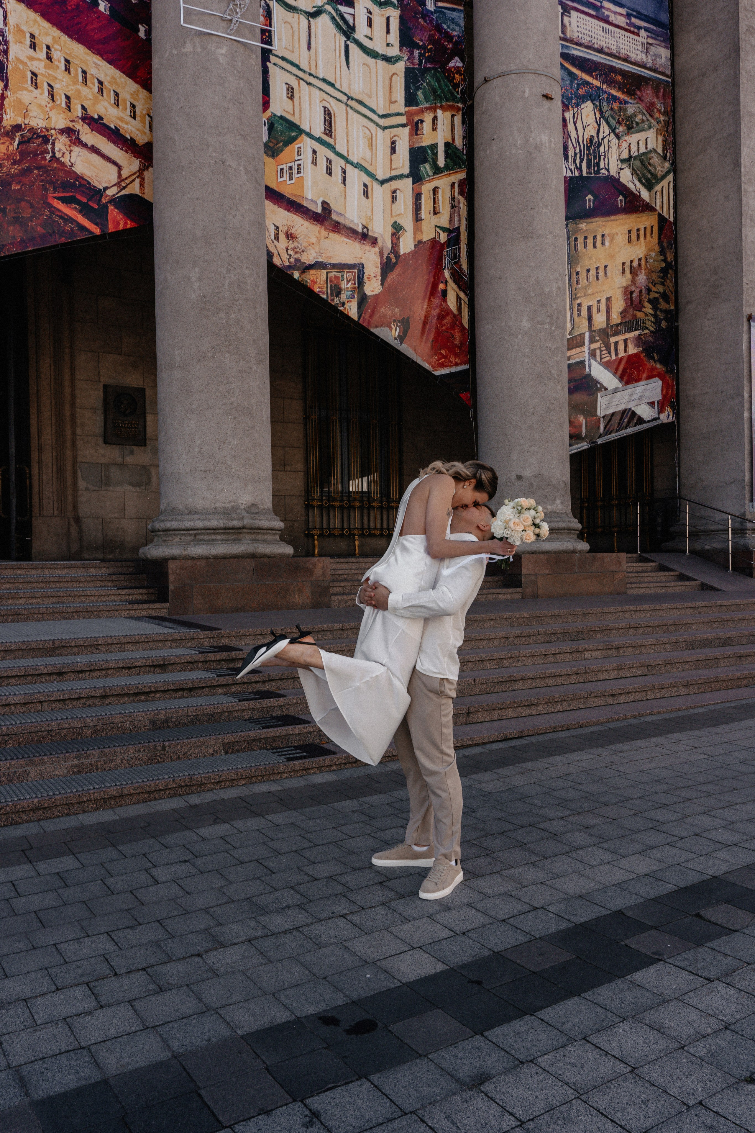 Любовь в одном знаменитом подъезде Минска. Ваш семейный фотограф в Минске — Вика Трегубова
