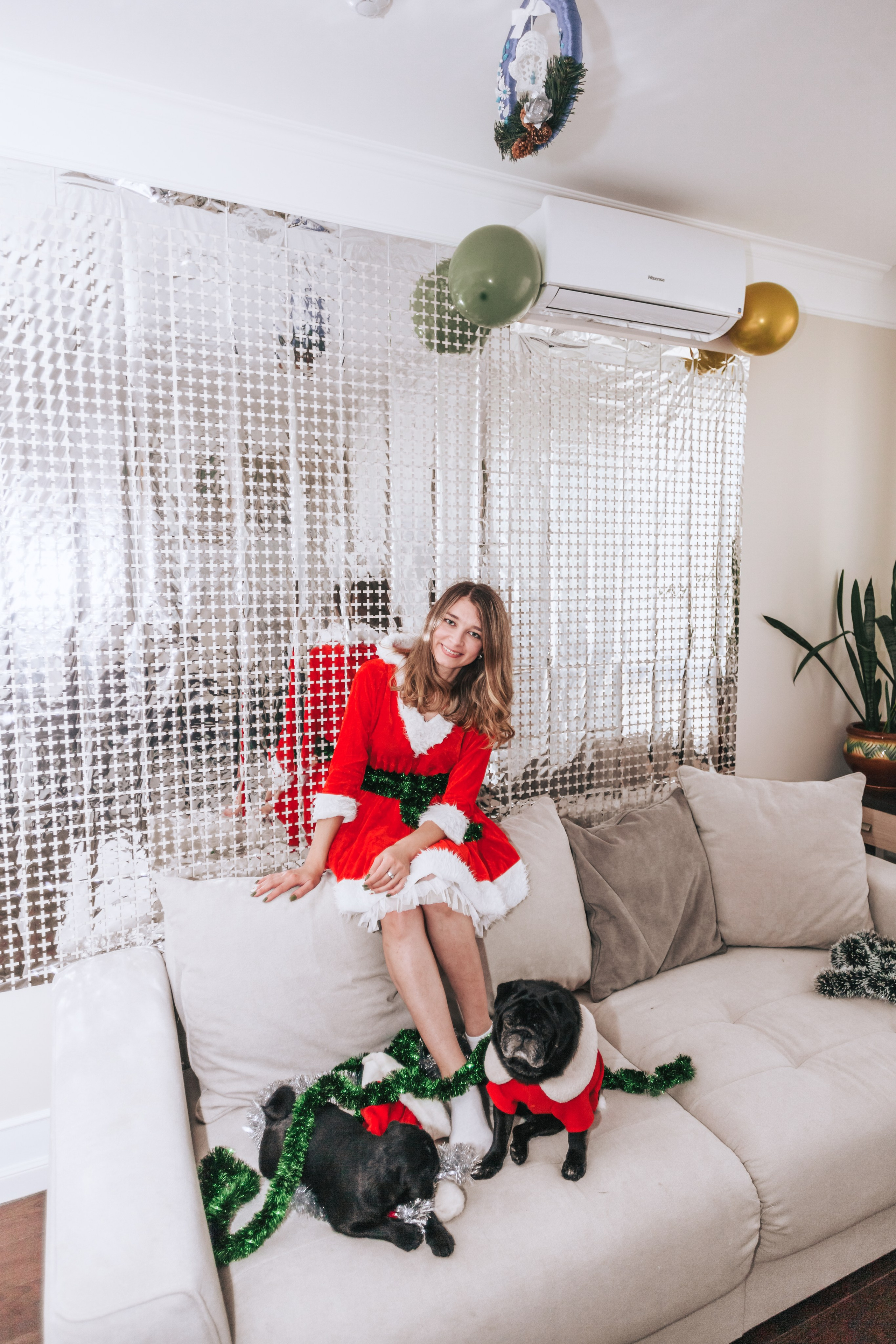 Домашняя фотосессия Оли и двух ее мопсов. Фотограф-анималист Татьяна Степанова