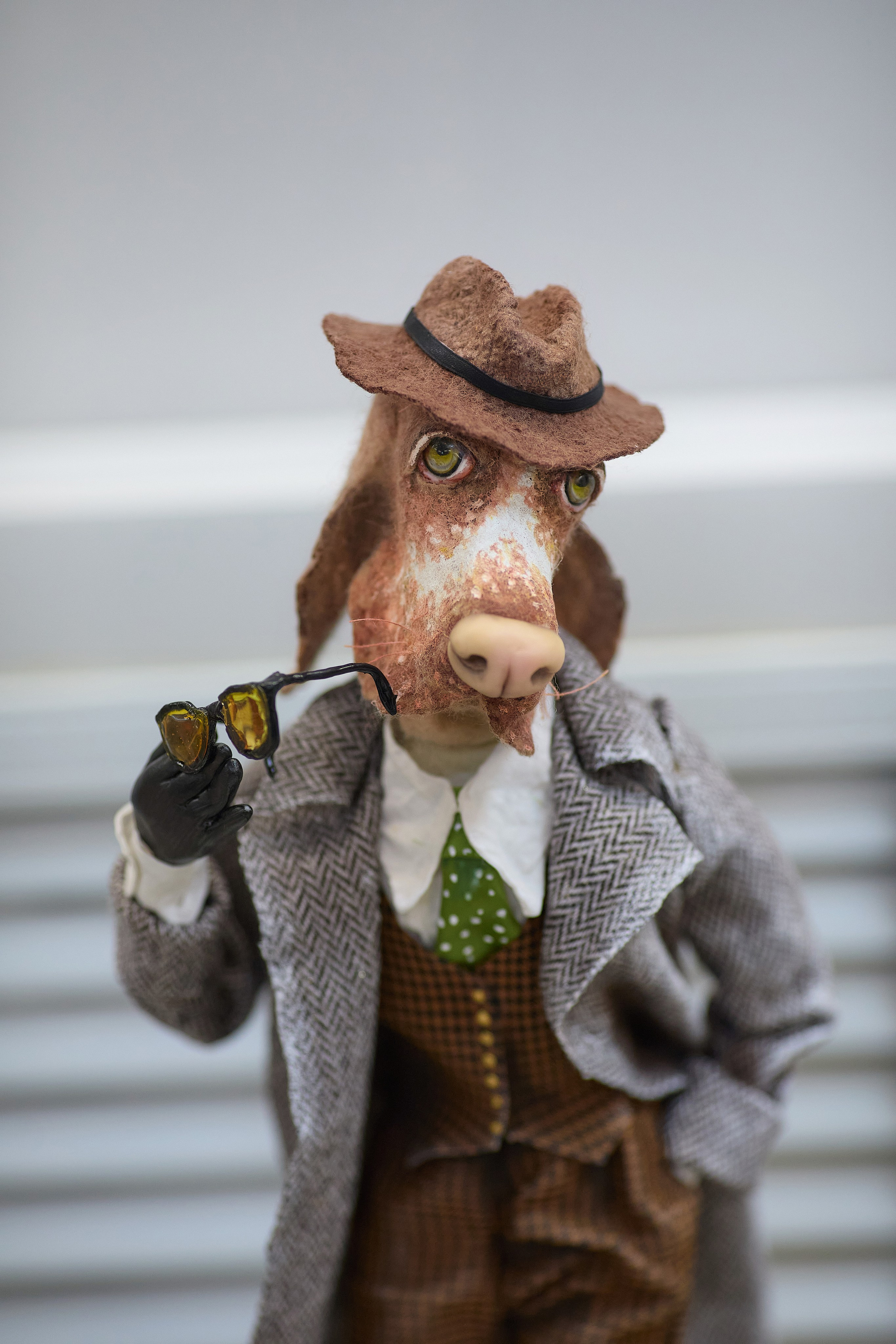 Кукла "Собака" в картинной галерее "Вернисаж" в городе Находке