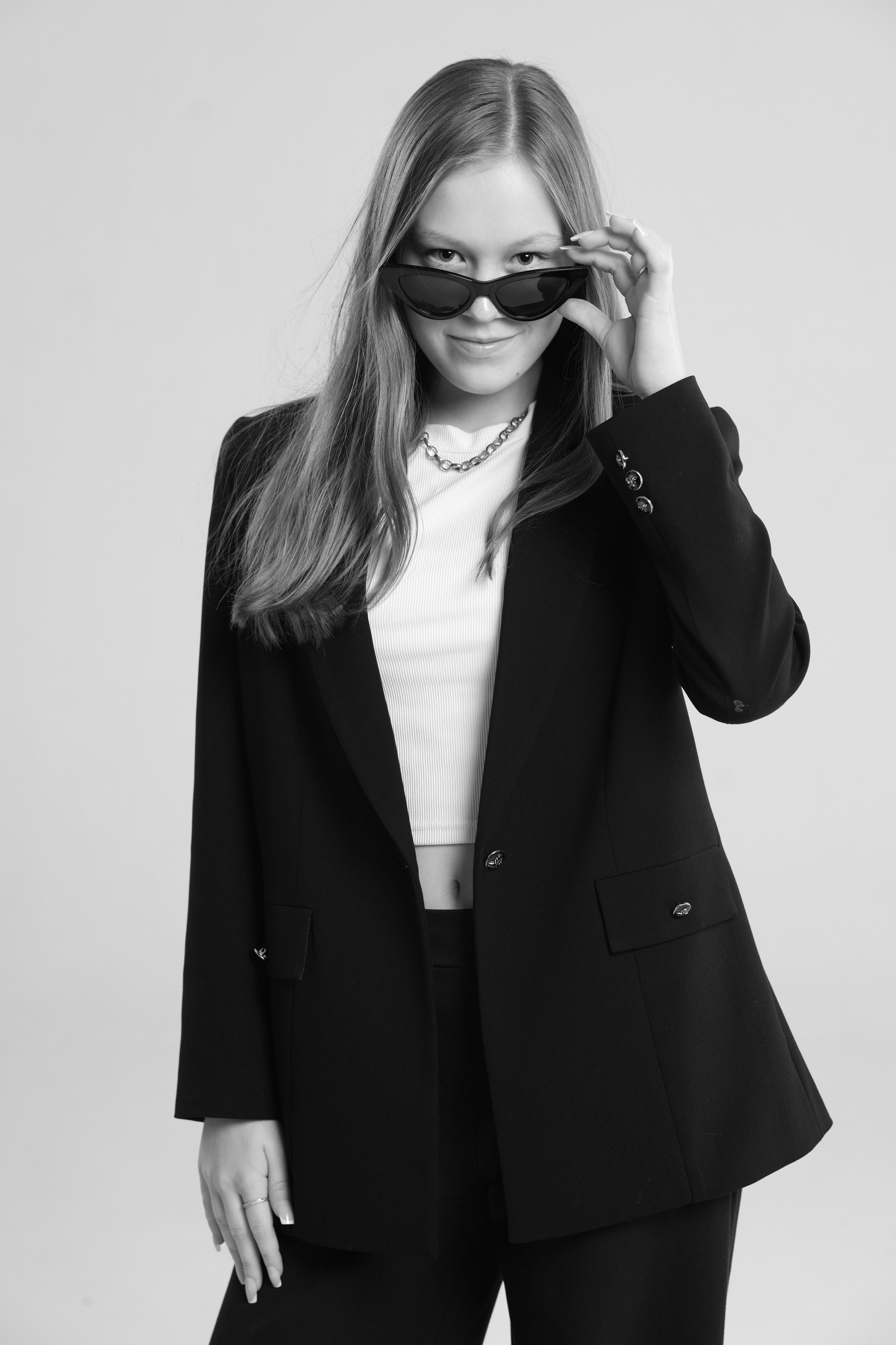 ФОТОСЕССИЯ НА БЕЛОМ ФОНЕ (в школе или студии). Школьная фотография в Санкт-Петербурге, выпускные альбомы, фотосессии