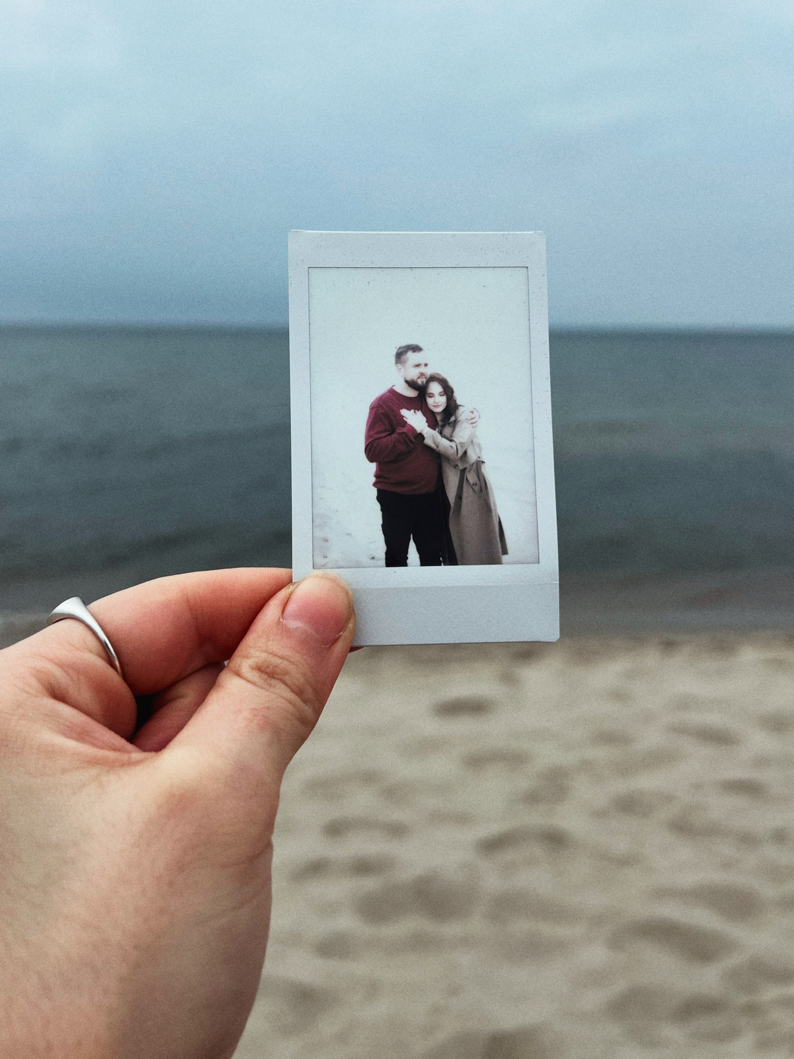 Кадры на инстакс instax моментальная фотография. Фотограф про чувства, моменты, любовь. свадебный и портретный фотограф