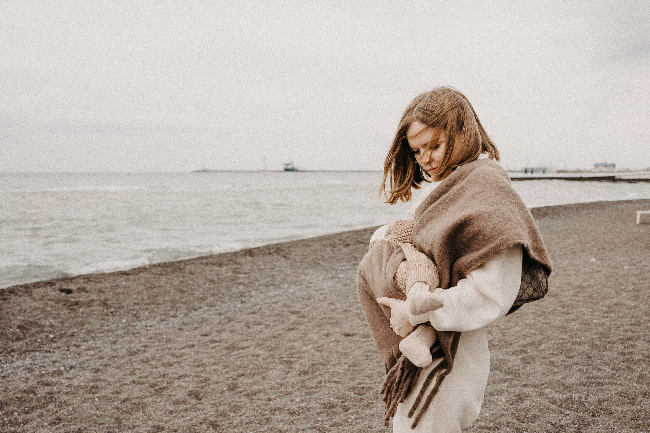 Семейная фотосессия прогулка на море. Фотограф на роды Москва. Фотограф новорожденных Москва