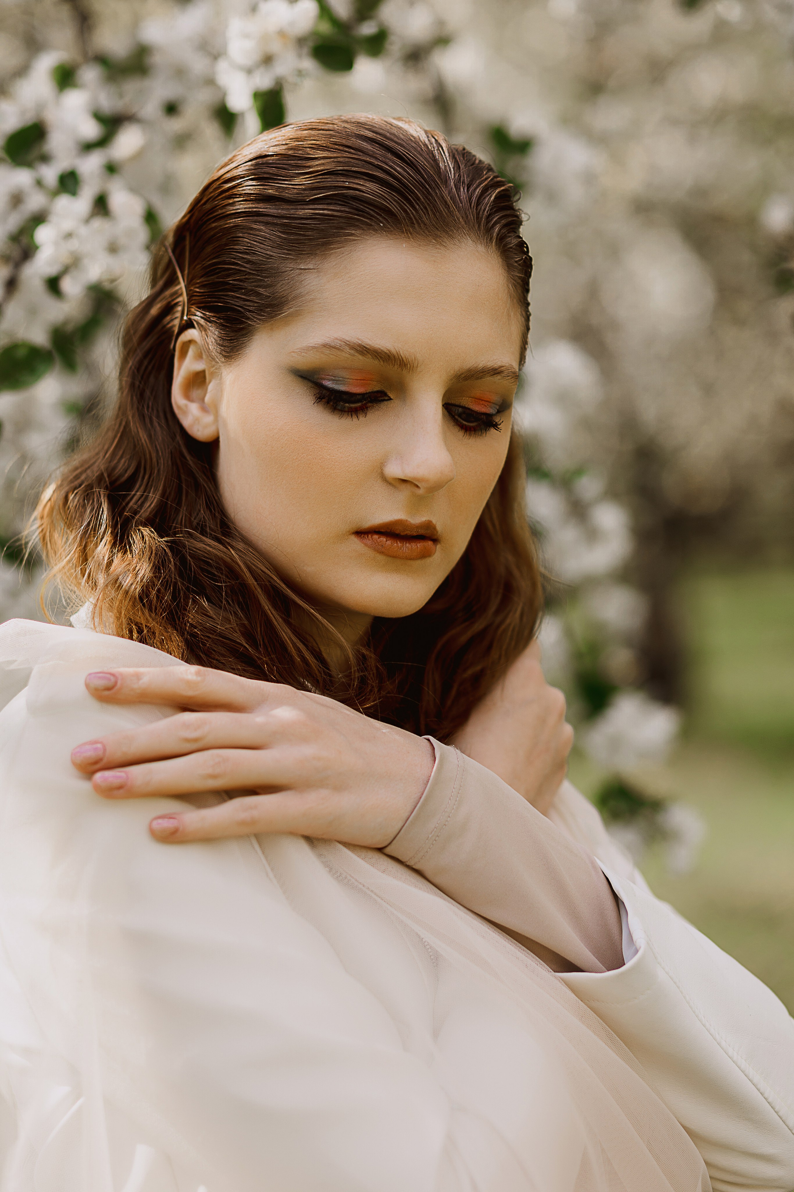 Женская фотосессия в цветущем саду. Семейный и женский фотограф в Москве Надежда Воробьева