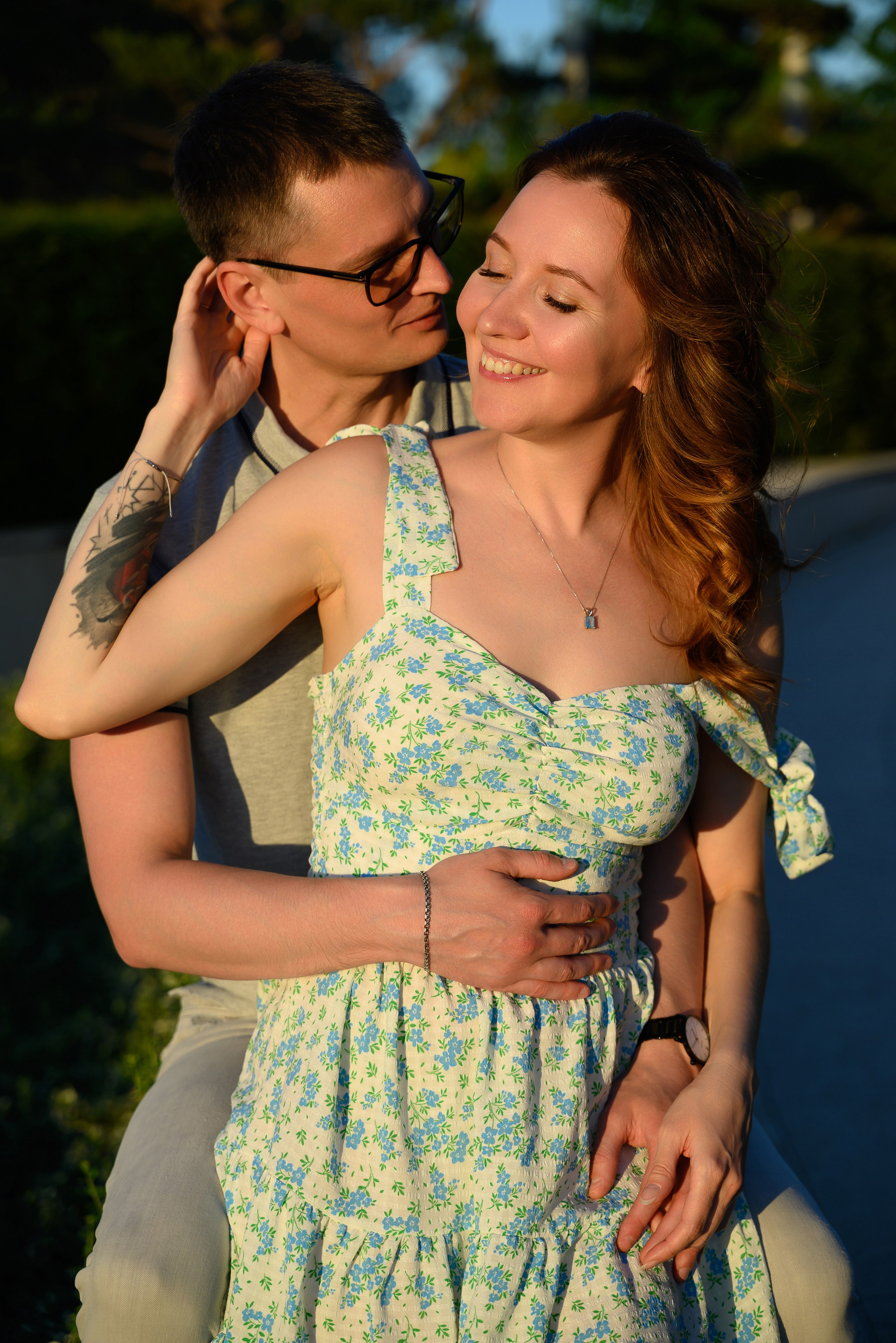 Теплая фотосессия влюбленных на закате