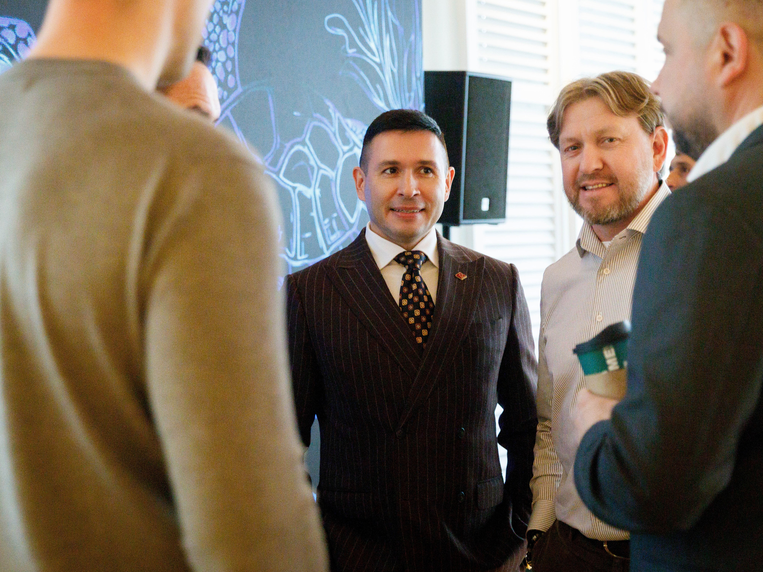 Международный опыт инвестиций РФ и ОАЭ. Бизнес-завтрак в «Магадане». Репортажный фотограф в Новосибирске Алена Помазунова