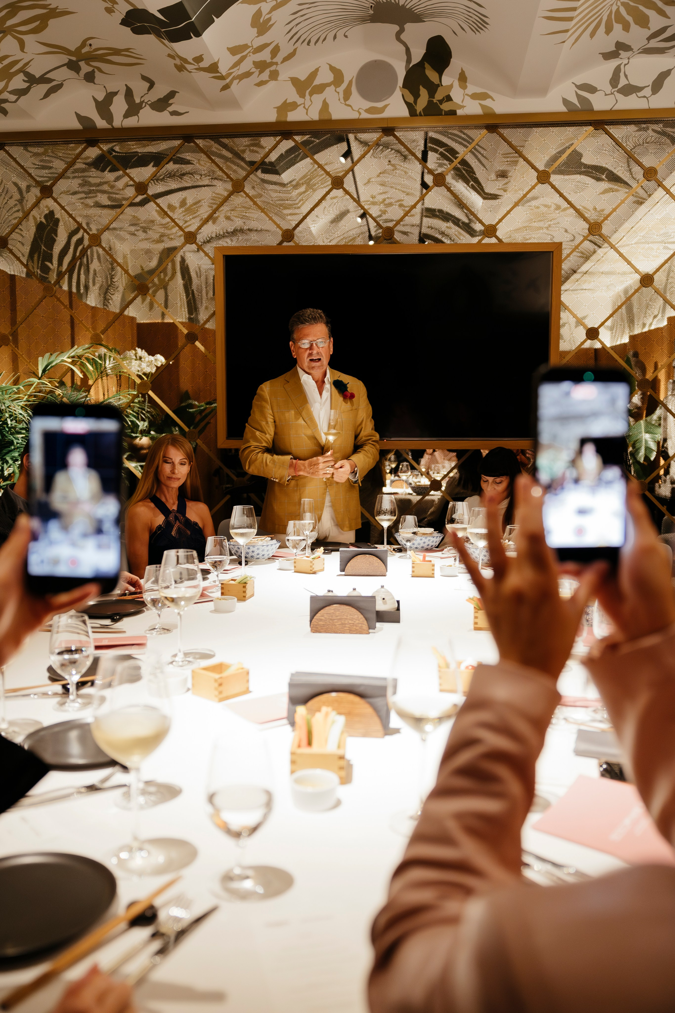Ужин в NOVIKOV Carlton. Репортажный, event, концертный и backstage фотограф из Москвы Виталий Кривцов
