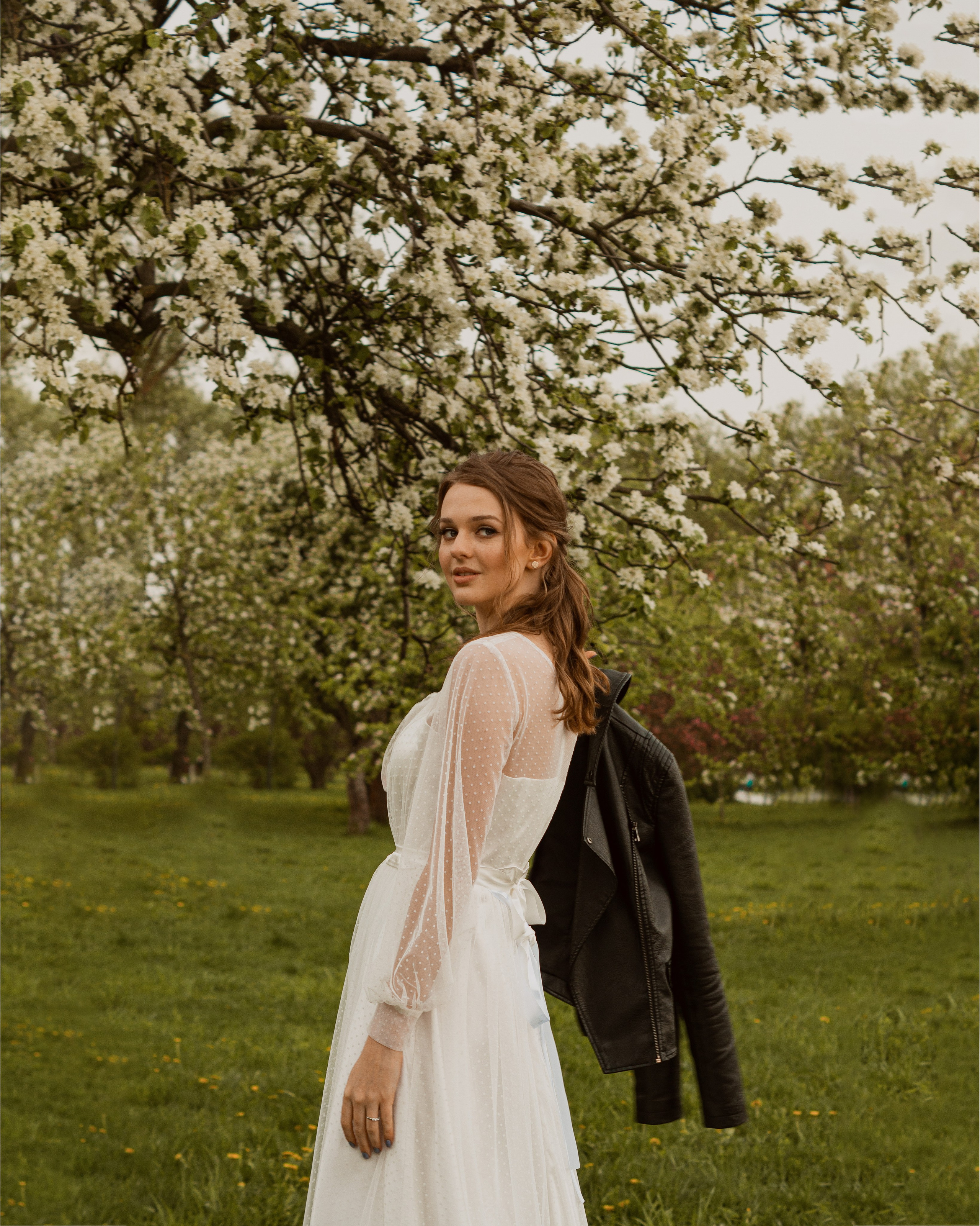 Цветение яблонь и вишни / Свадебная