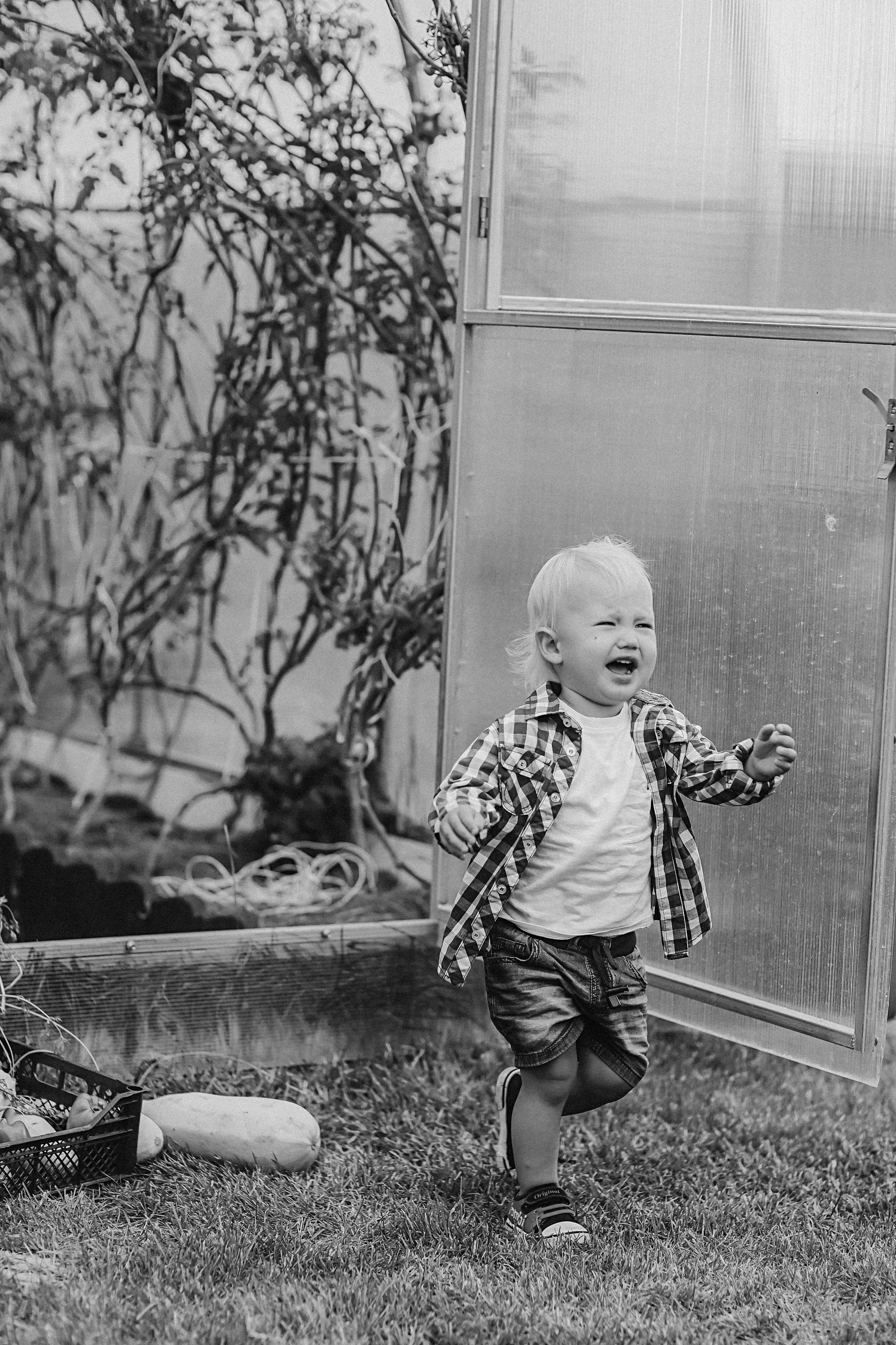 У дома. Семейный фотограф Тюмень, фотограф на роды Салмина Мария