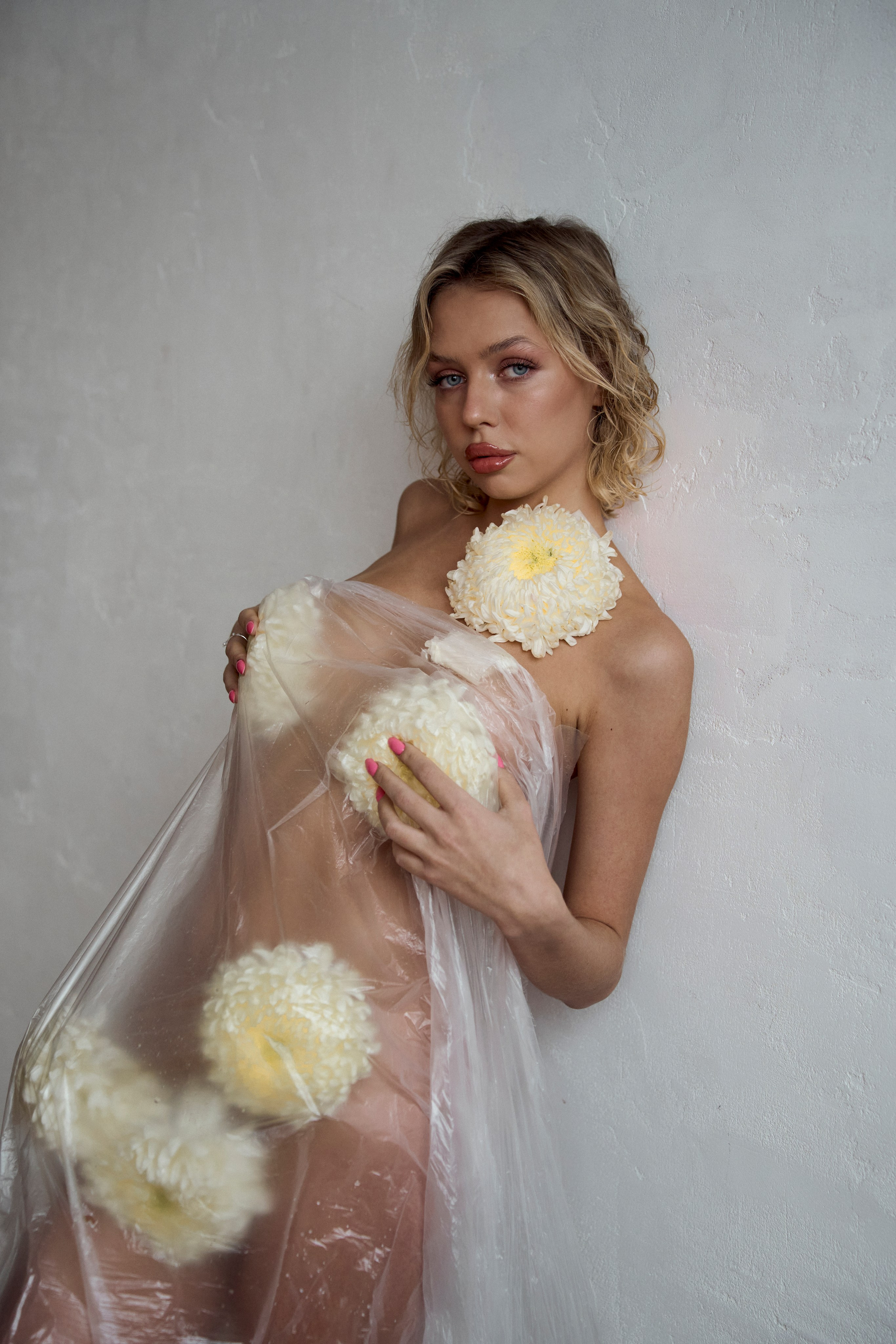 KOMNATA 108 × 9:04 PM. Студийный фотограф в Екатеринбурге Бшари Заана