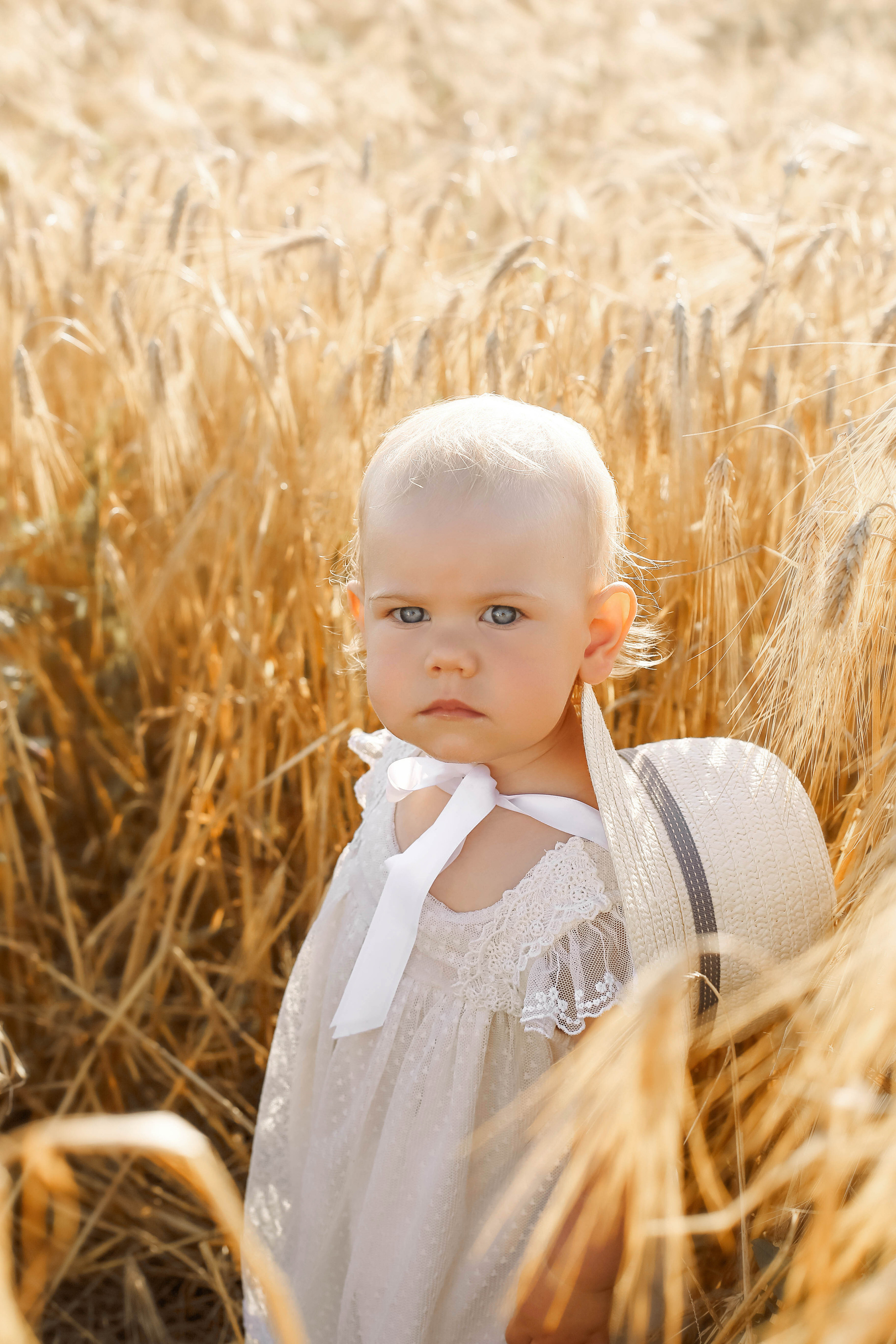 Полинка в пшенице. Семейный и детский фотограф в Симферополе и Севастополе
