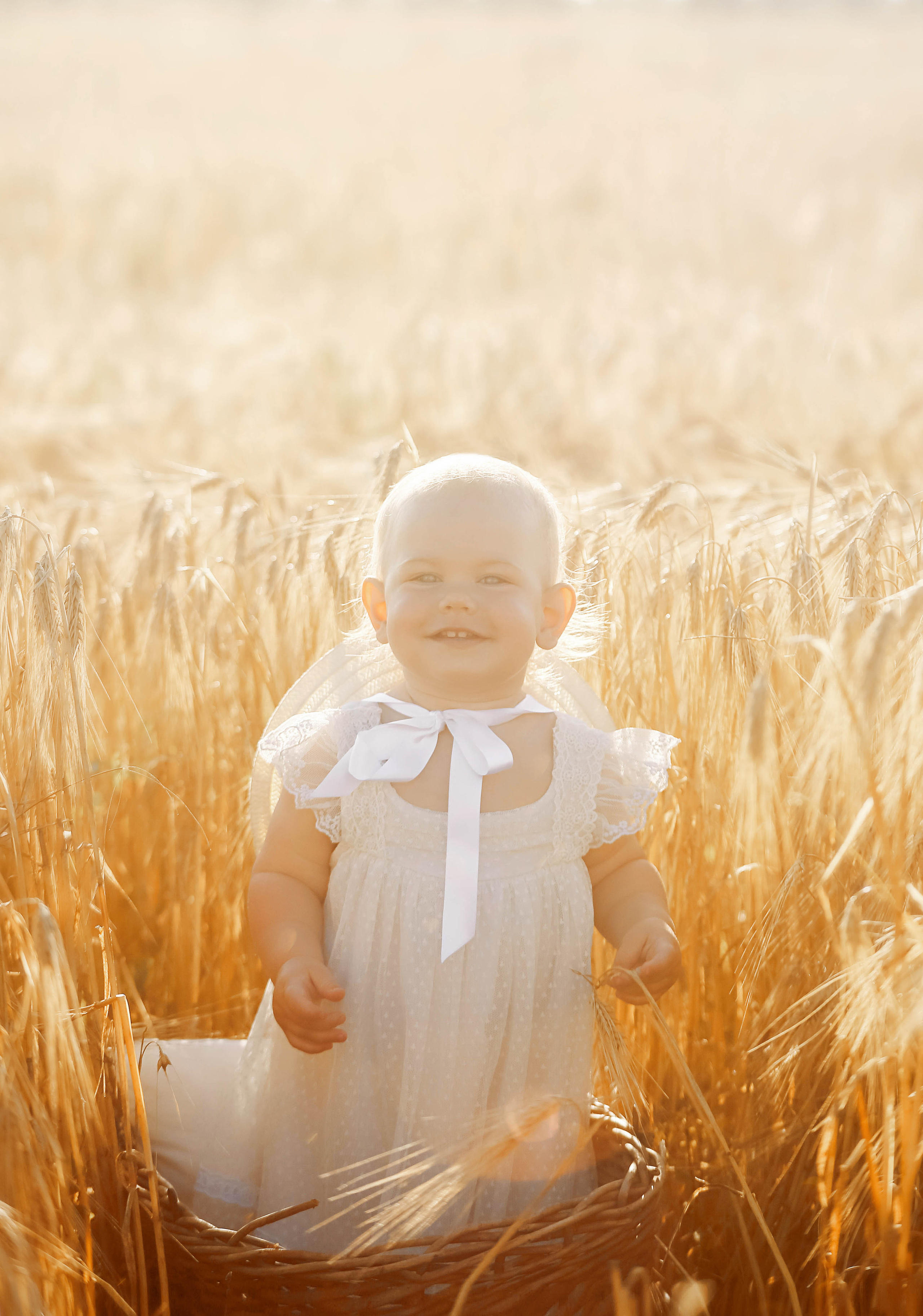 Полинка в пшенице. Семейный и детский фотограф в Симферополе и Севастополе
