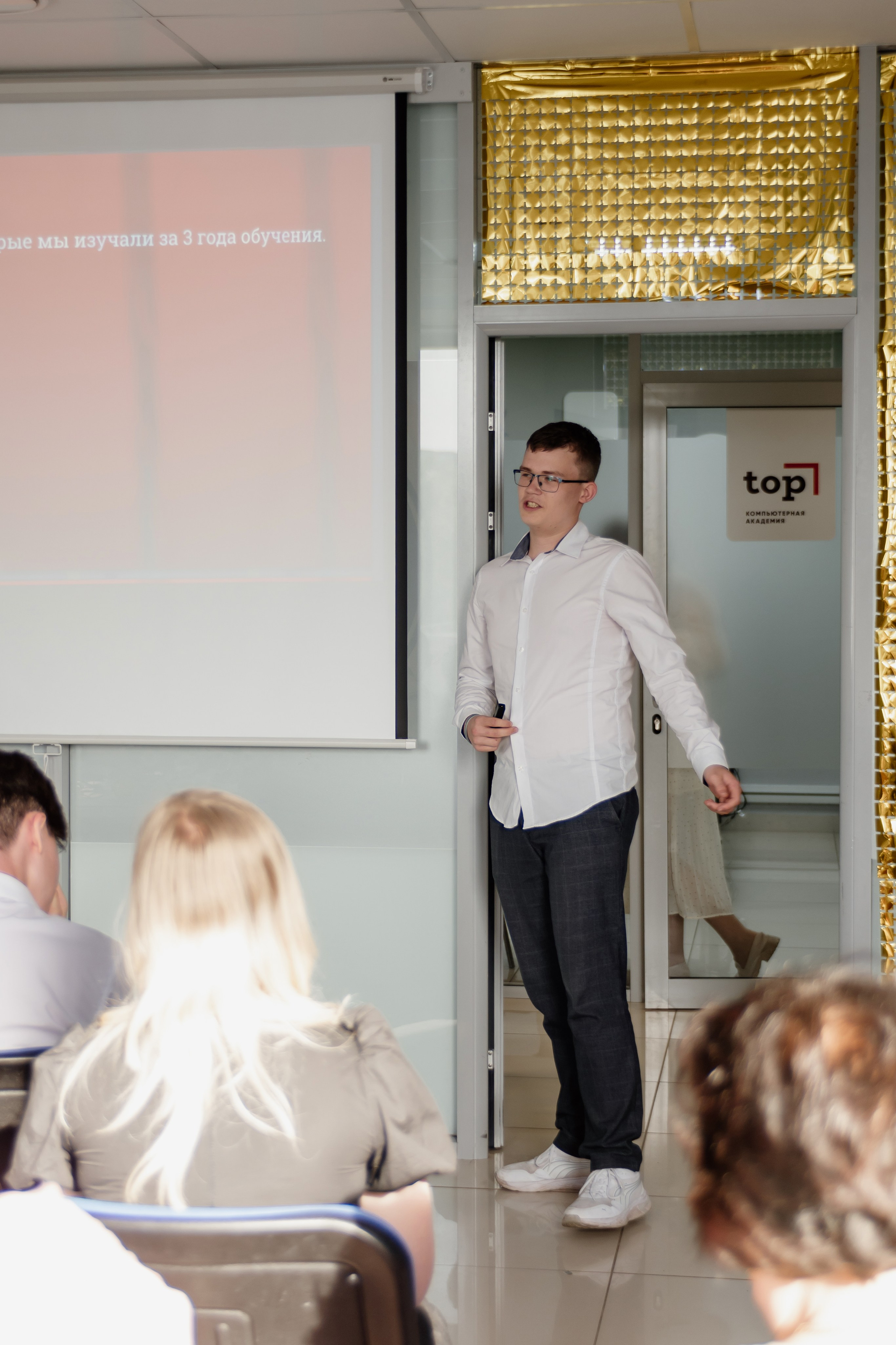 Выпускной: компьютерная академия Топ. Фотограф в Твери Дементьева Анастасия