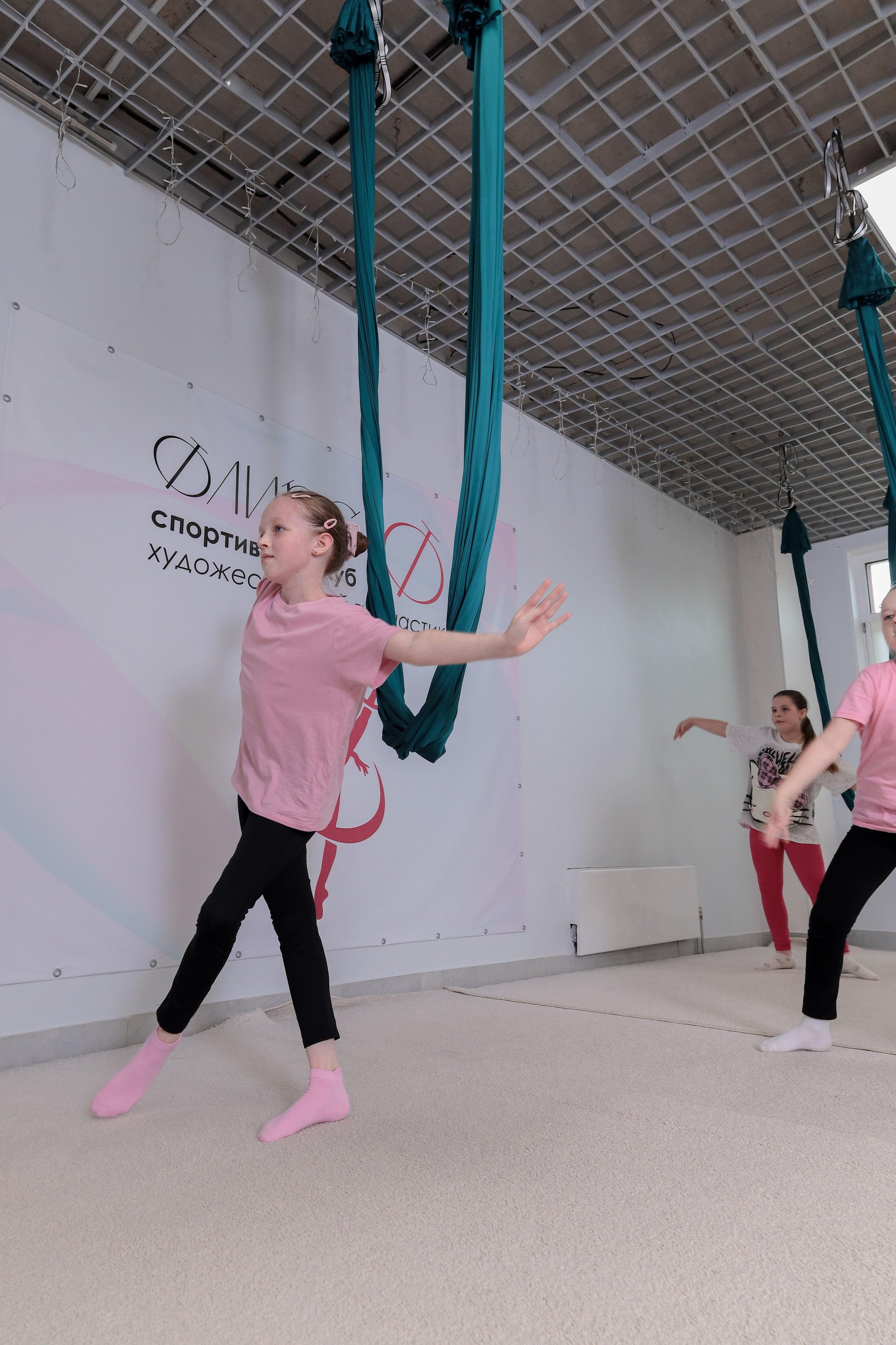 Детская аэройога. Фотограф Надршина Лилия