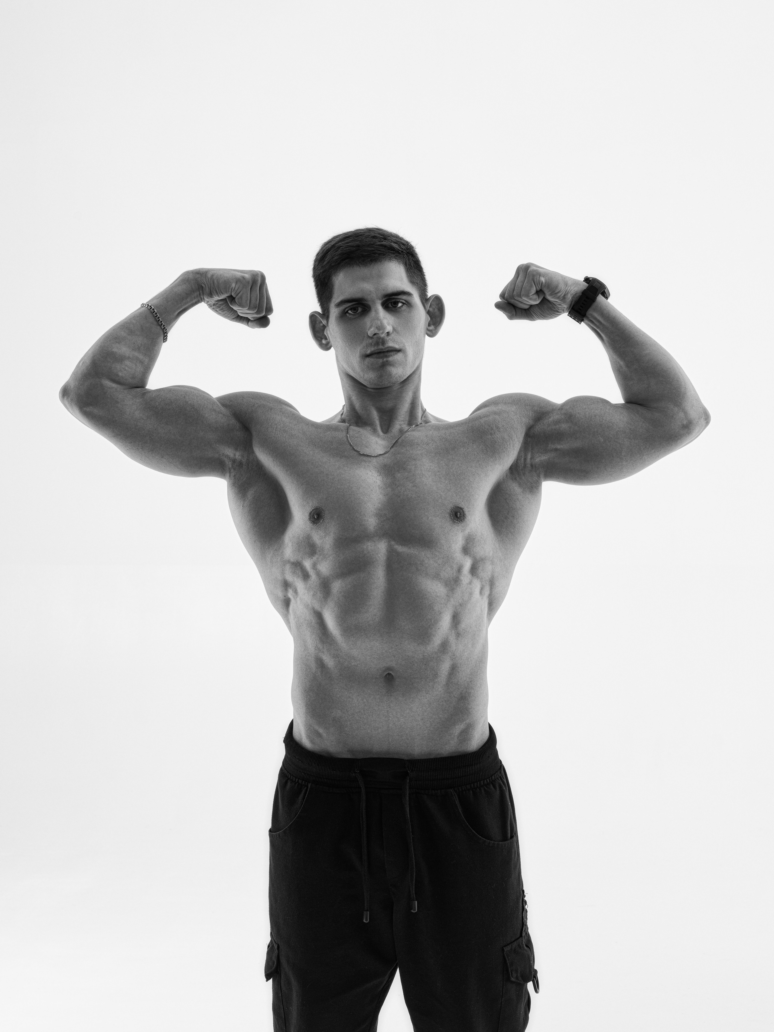 Съемка с Владом на циклораме с импульсным светом для себя и контента. Дмитрий Шульгин, портретный фотограф в Воронеже