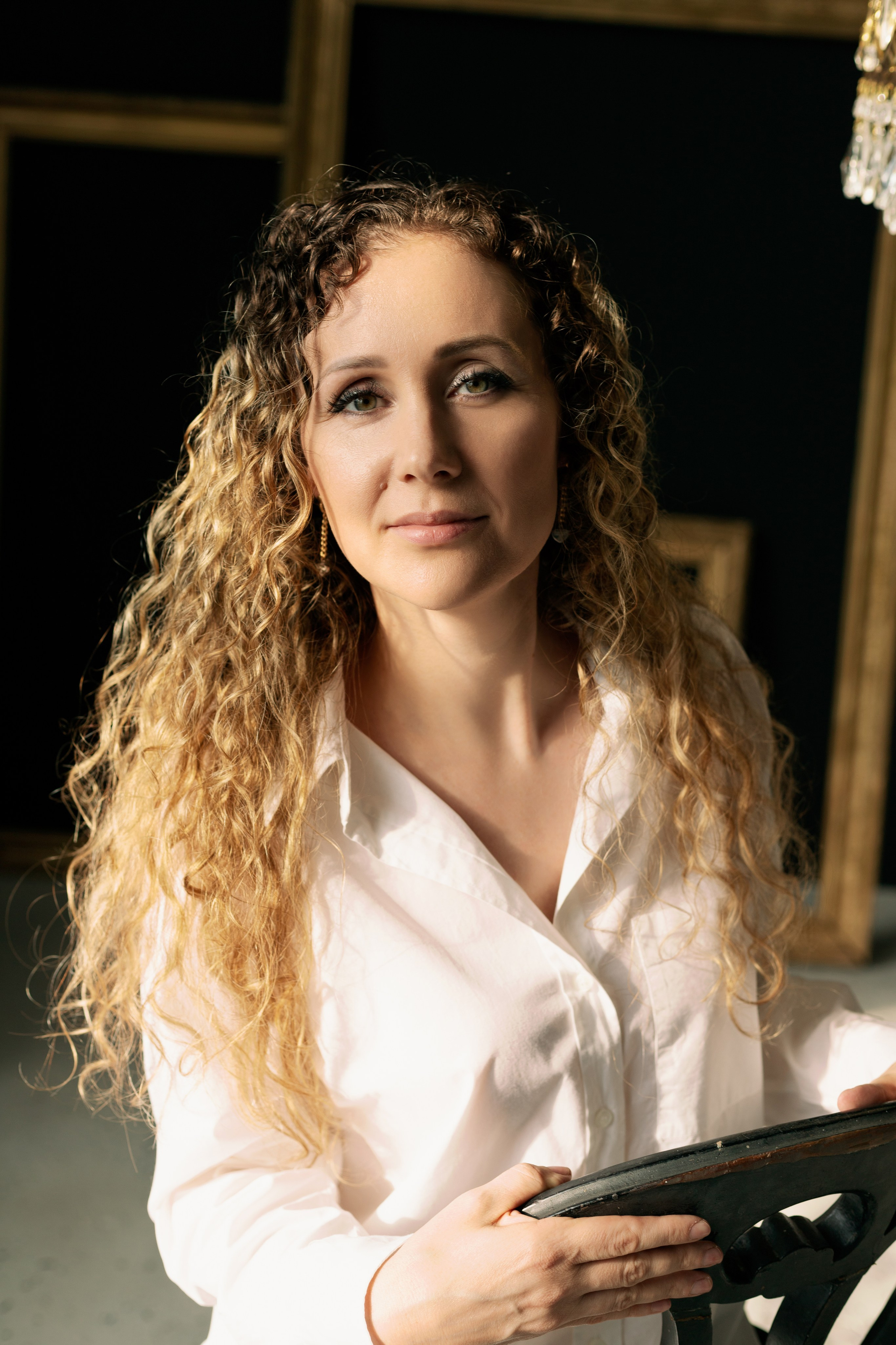 Семейная фотосессия взрослой дочки и мамы в студии. Фотограф в Санкт-Петербурге, Анна Скворцова