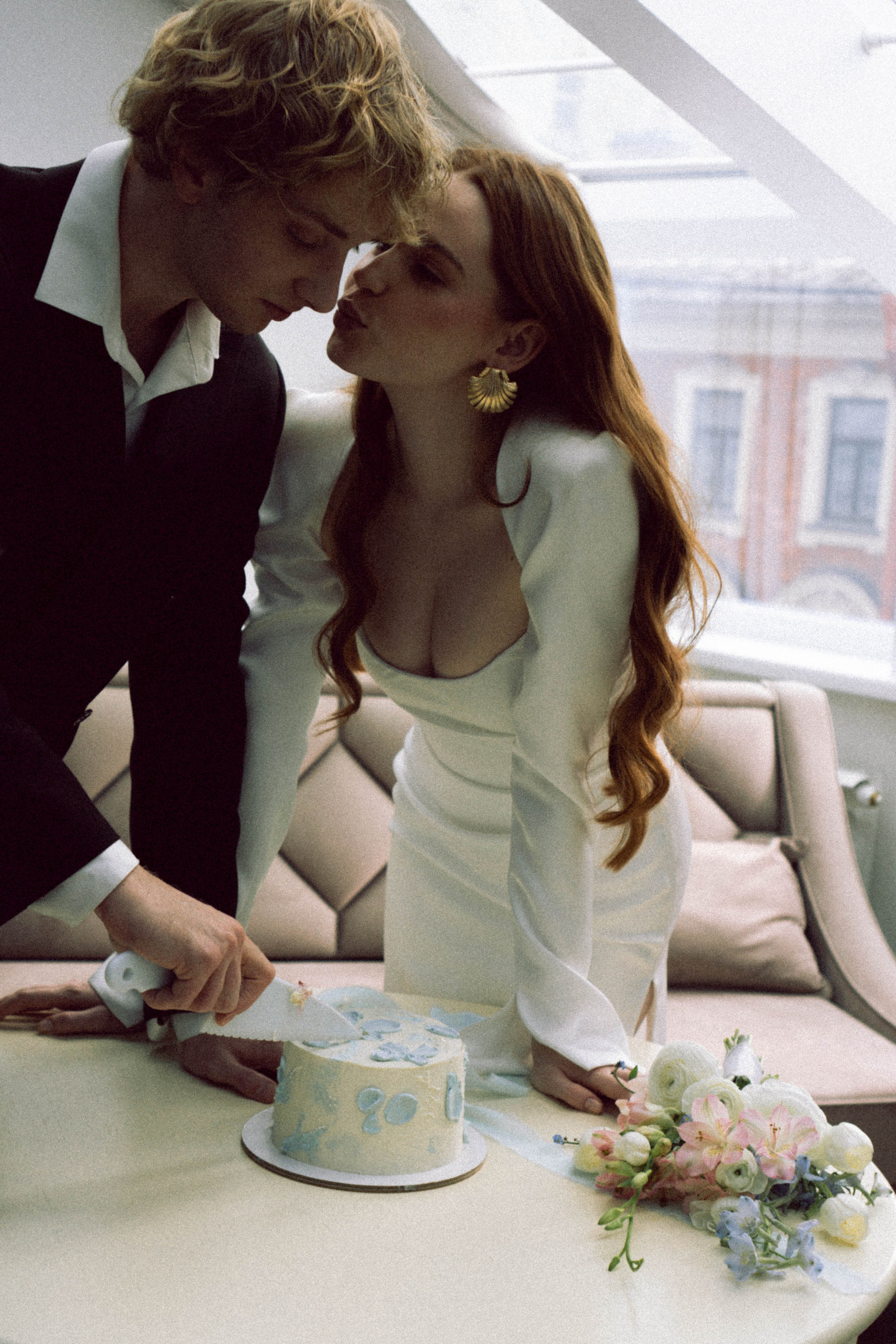 СВАДЕБНАЯ СЬЕМКА В ОТЕЛЕ. СБОРЫ ЖЕНИХА И НЕВЕСТЫ И ТАКЖЕ ТОР И ПОДГОТОВКА К ПРОГУЛКЕ. Профессиональный фотограф, Санкт-Петербург — Виктория Богомолова