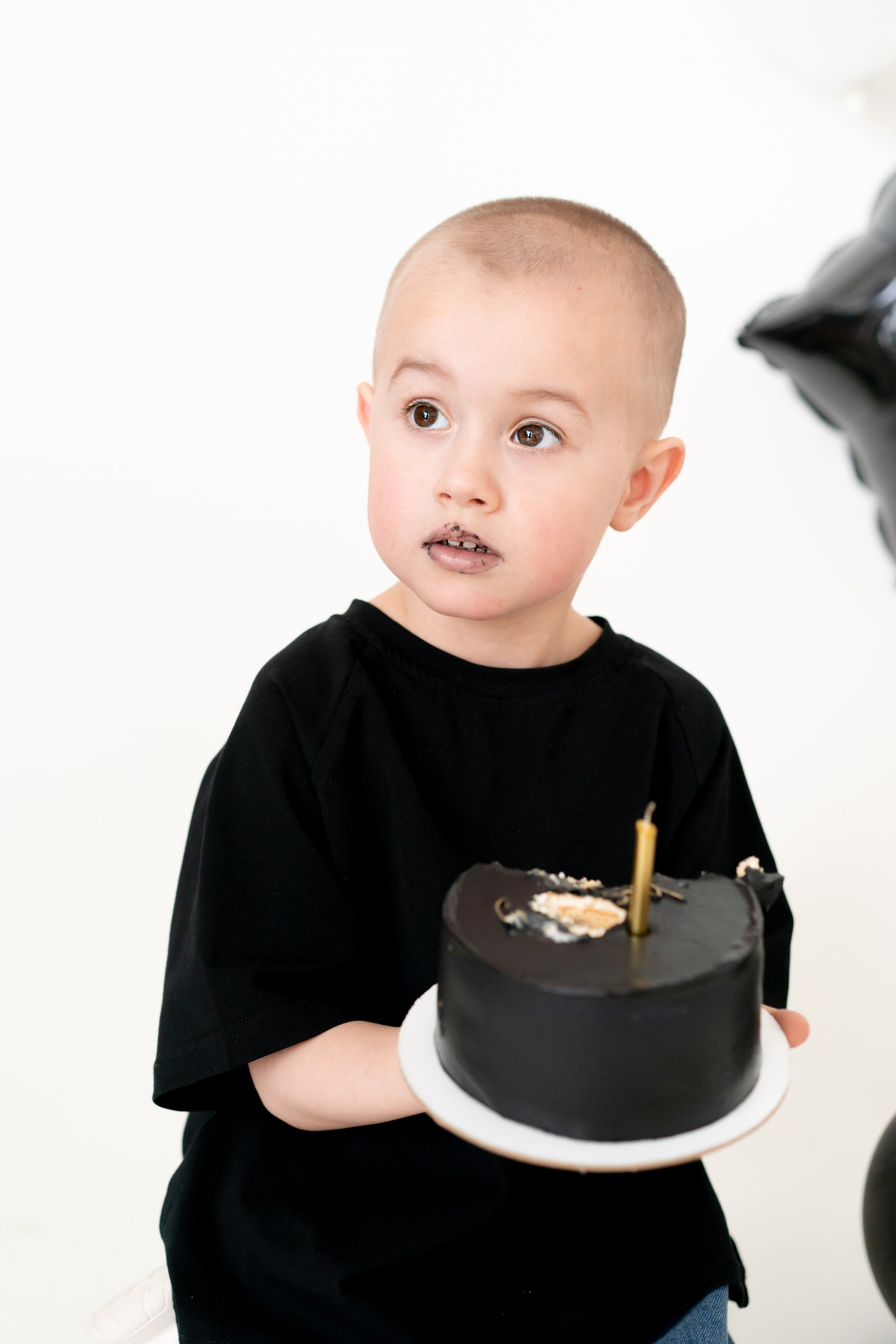 С Днём Рождения ребенка, портрет. Детская, семейная фотостудия в Санкт-Петербурге