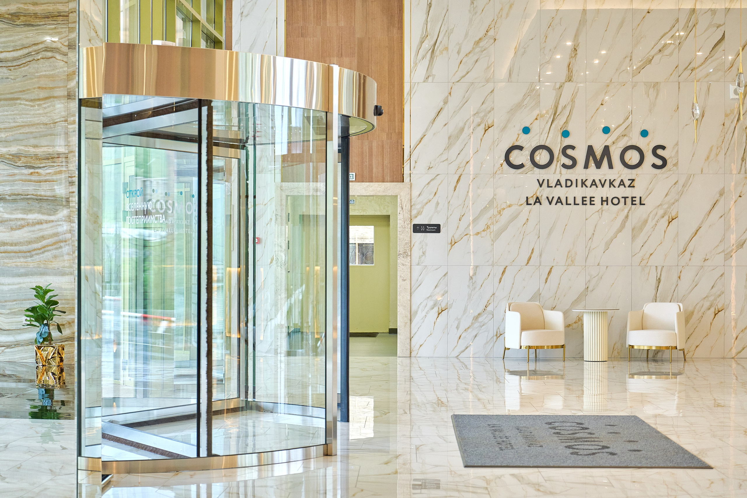 Cosmos La Vallee. Рекламный фотограф, видеограф, арт-директор в Санкт-Петербурге — Олег Хохрин