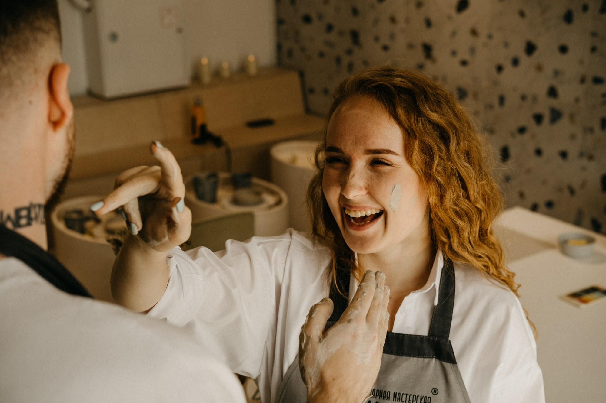 В гончарной мастерской. Свадебный фотограф Александра Тюлякова