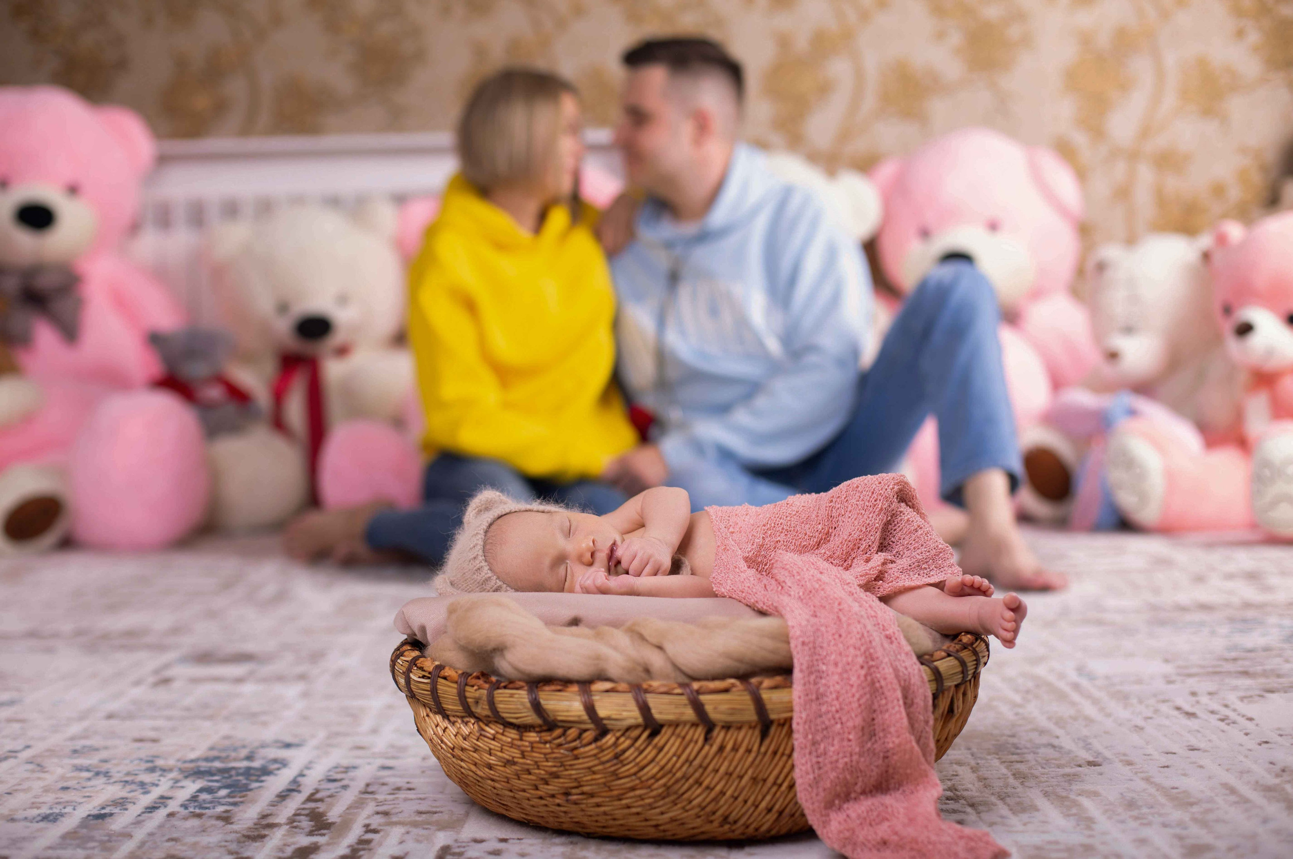 Newborn Алматы, фотосессия новорожденных и младенцев с родителями. Фотостудия Алматы. Семейная и детская фотостудия Family studio.Фотограф Алматы