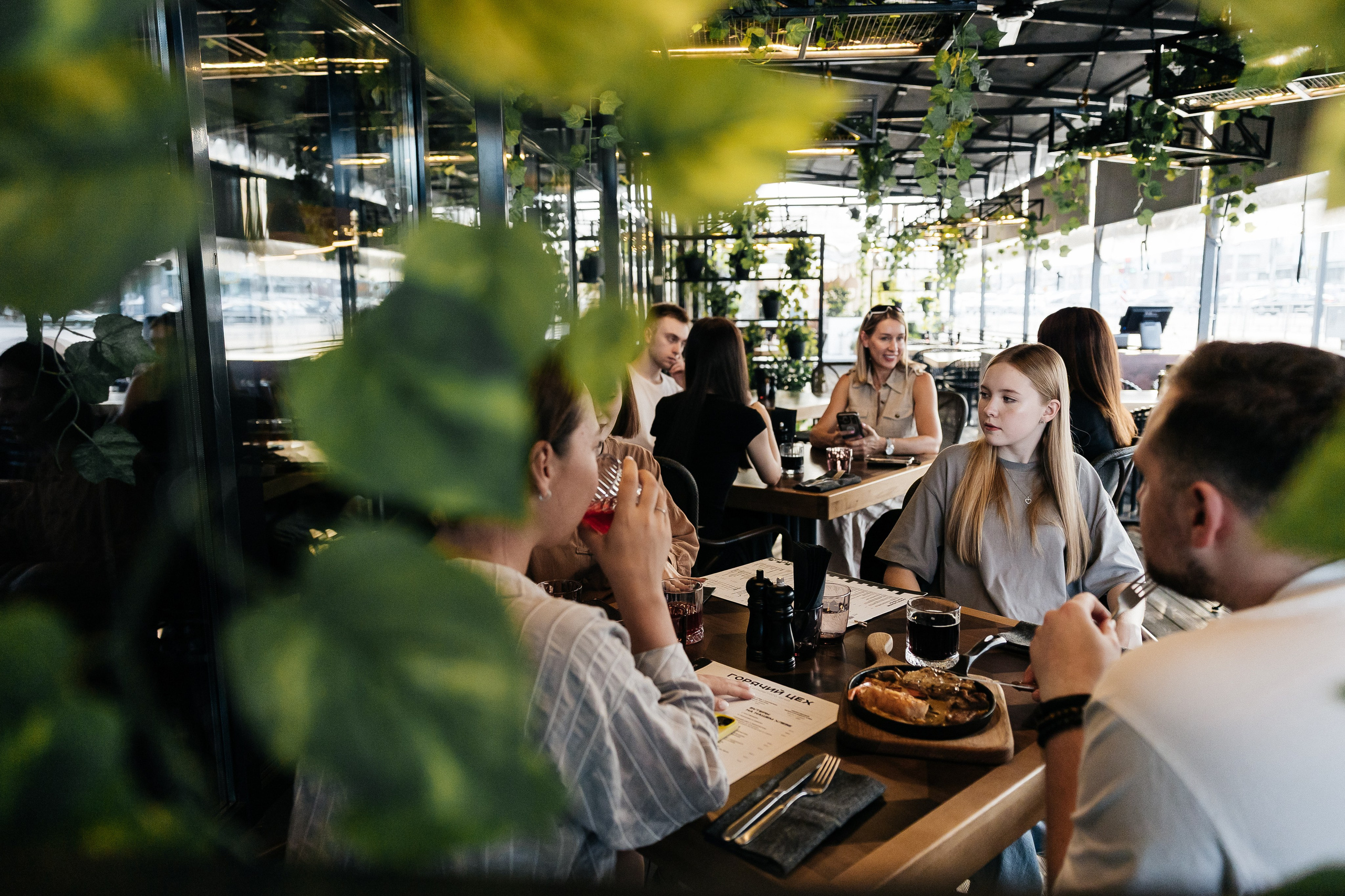 ГОРЯЧИЙ ЦЕХ открытие летней террасы. Фотограф свадебный семейный в Красноярске Шукшина Наталья