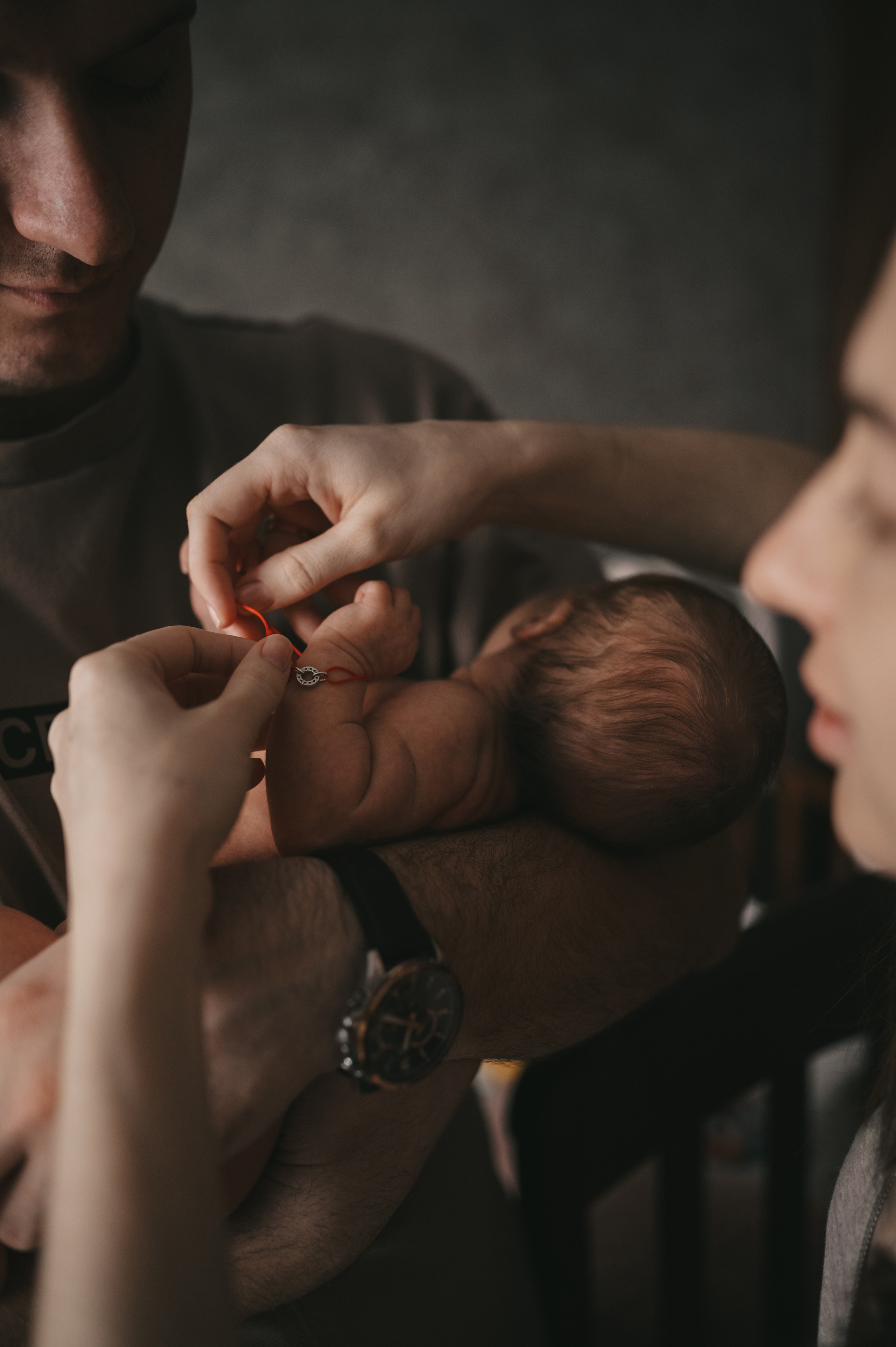 Малышка первые дни дома. Семейный Фотограф Новосибирск, Школьные фотосессии Новосибирск, школьный фотограф Новосибирск, выпускные альбомы