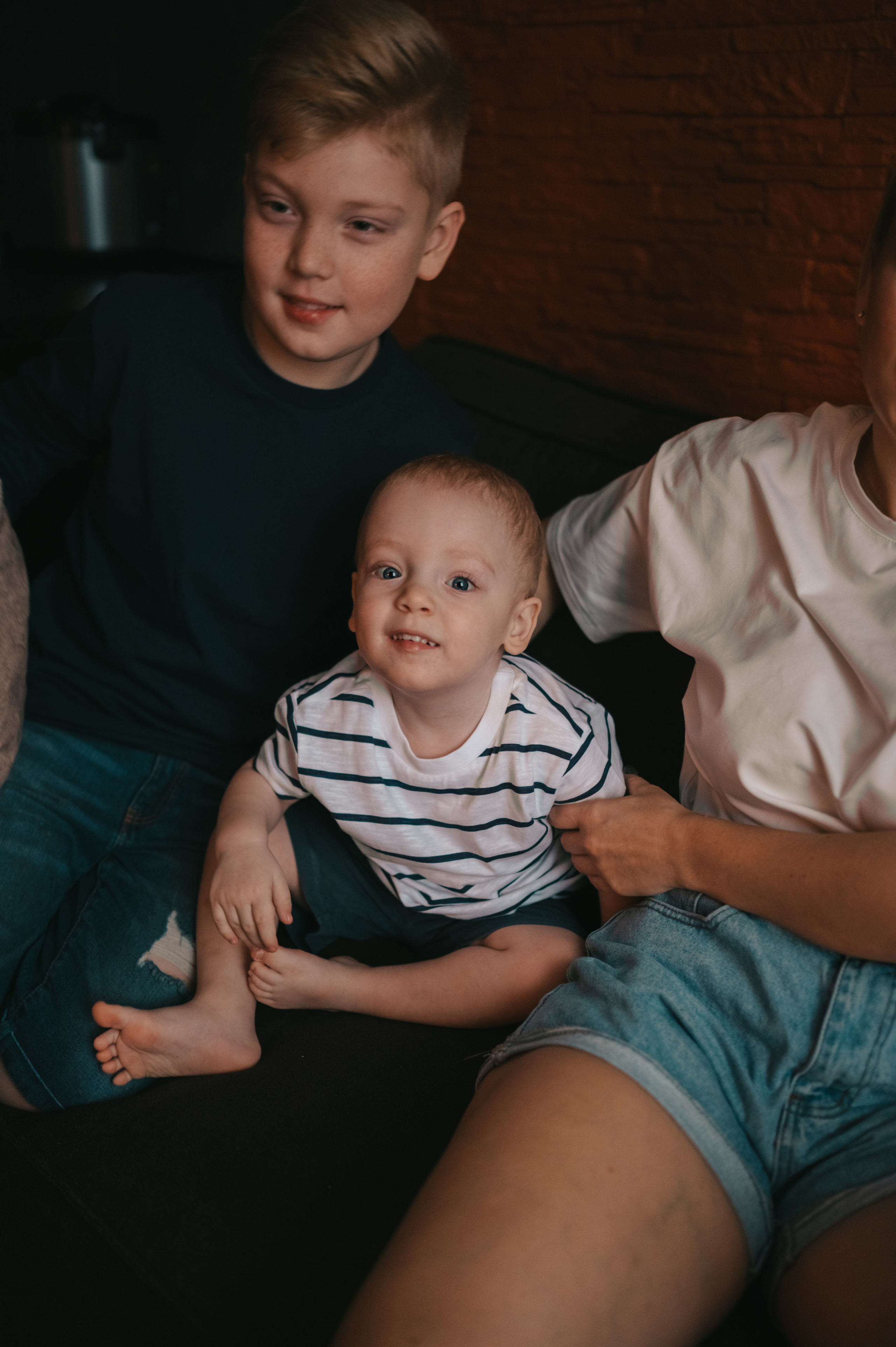 Печенье с сыновьями. Семейный Фотограф Новосибирск, Школьные фотосессии Новосибирск, школьный фотограф Новосибирск, выпускные альбомы