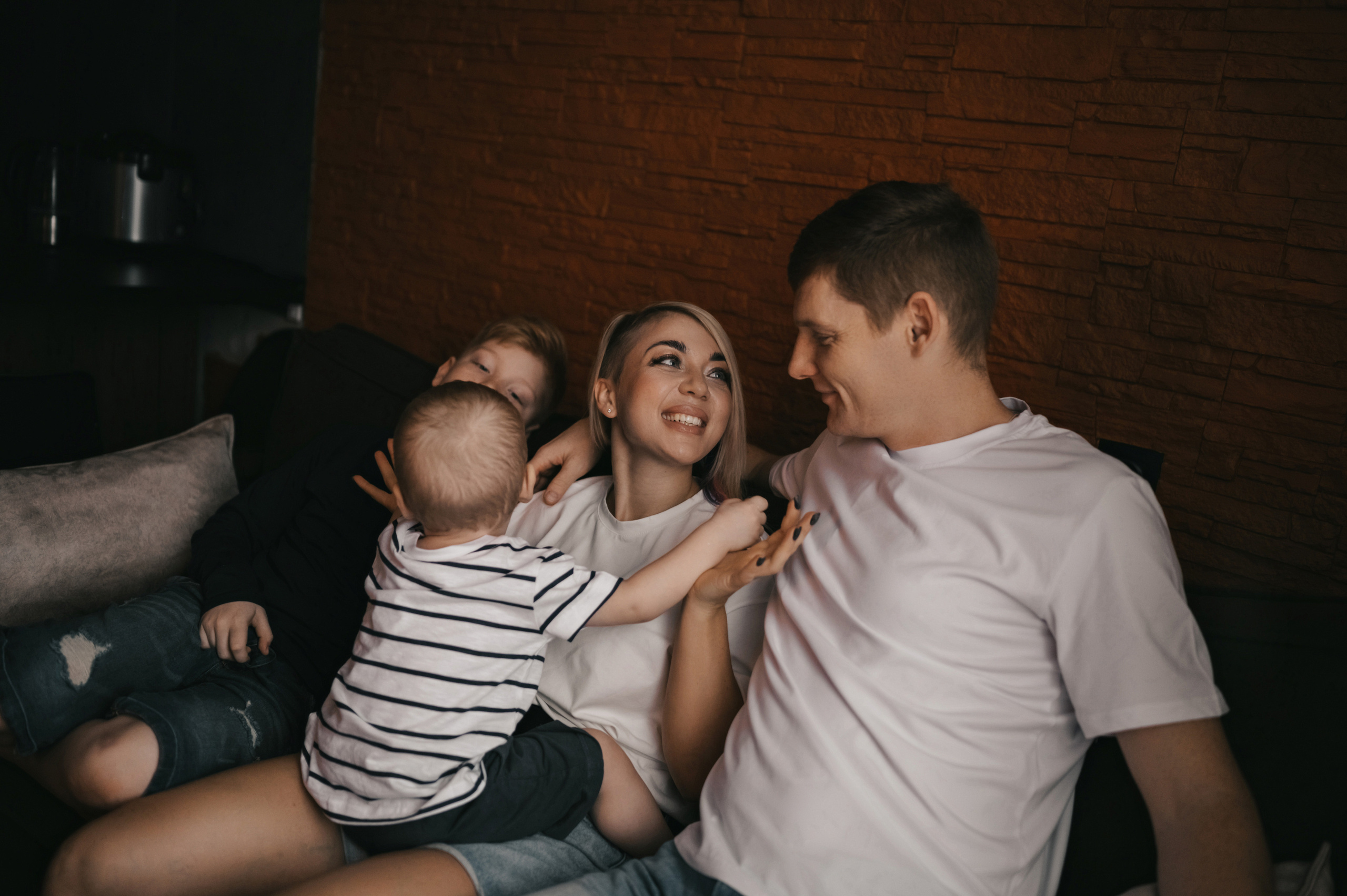 Печенье с сыновьями. Семейный Фотограф Новосибирск, Школьные фотосессии Новосибирск, школьный фотограф Новосибирск, выпускные альбомы