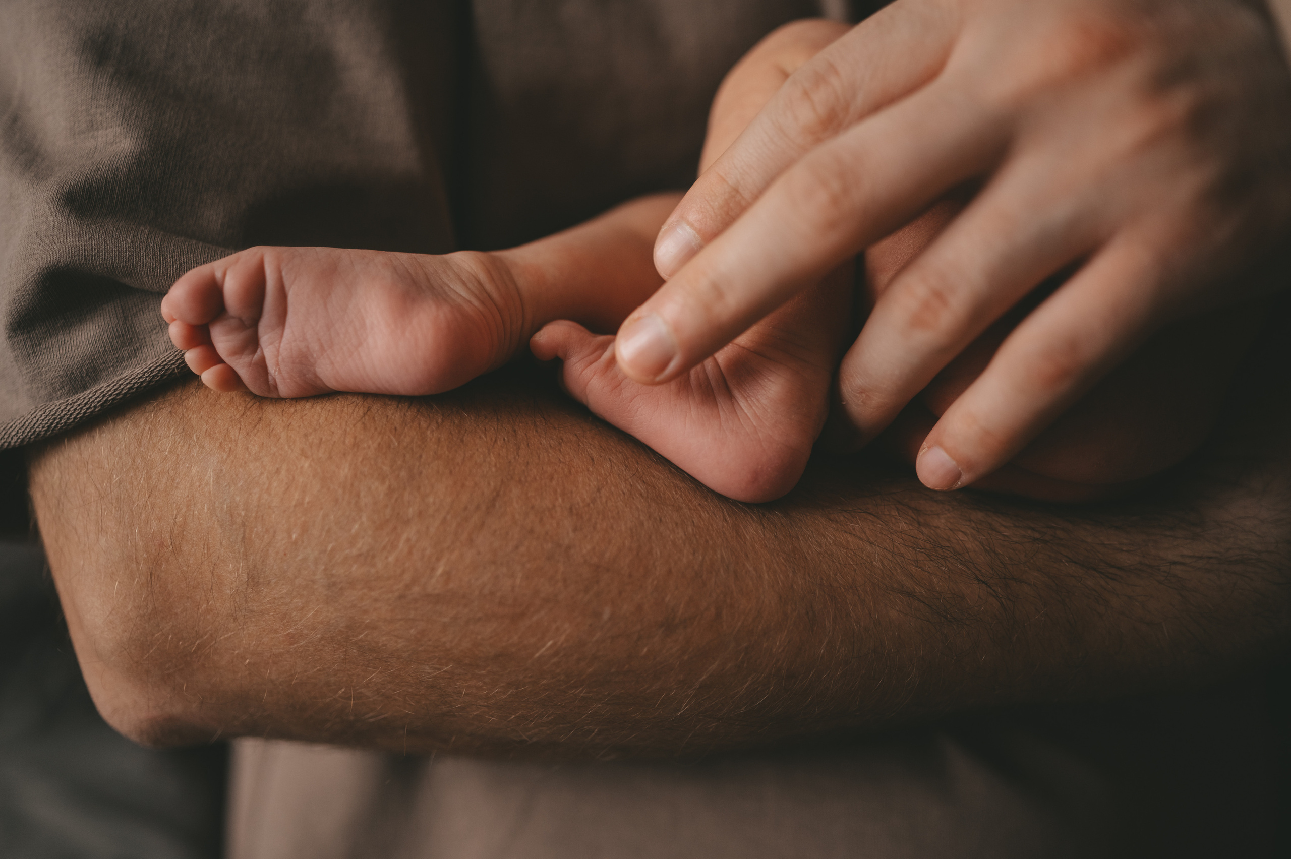 Малышка первые дни дома. Семейный Фотограф Новосибирск, Школьные фотосессии Новосибирск, школьный фотограф Новосибирск, выпускные альбомы