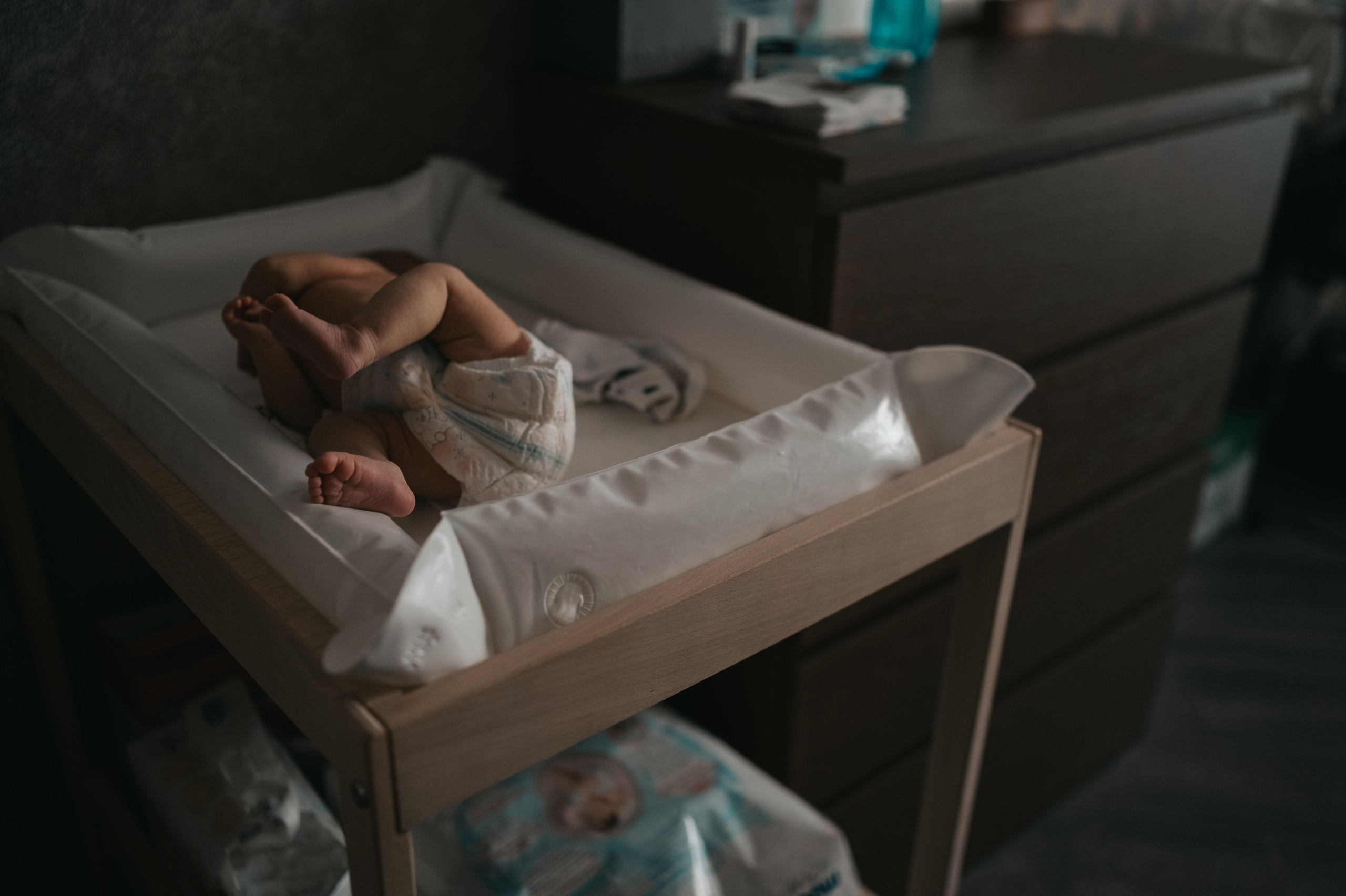 Малышка первые дни дома. Семейный Фотограф Новосибирск, Школьные фотосессии Новосибирск, школьный фотограф Новосибирск, выпускные альбомы