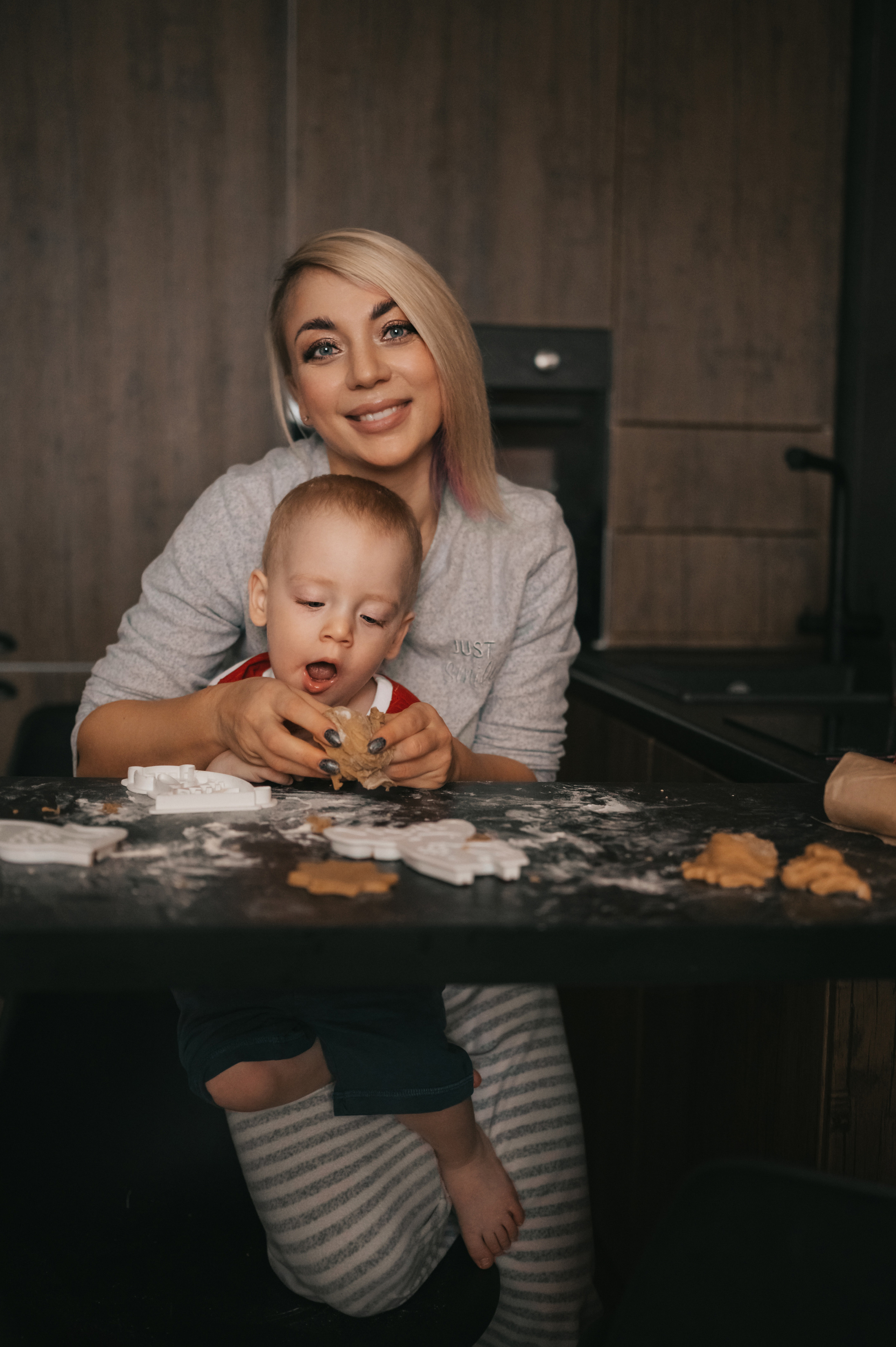 Печенье с сыновьями. Семейный Фотограф Новосибирск, Школьные фотосессии Новосибирск, школьный фотограф Новосибирск, выпускные альбомы